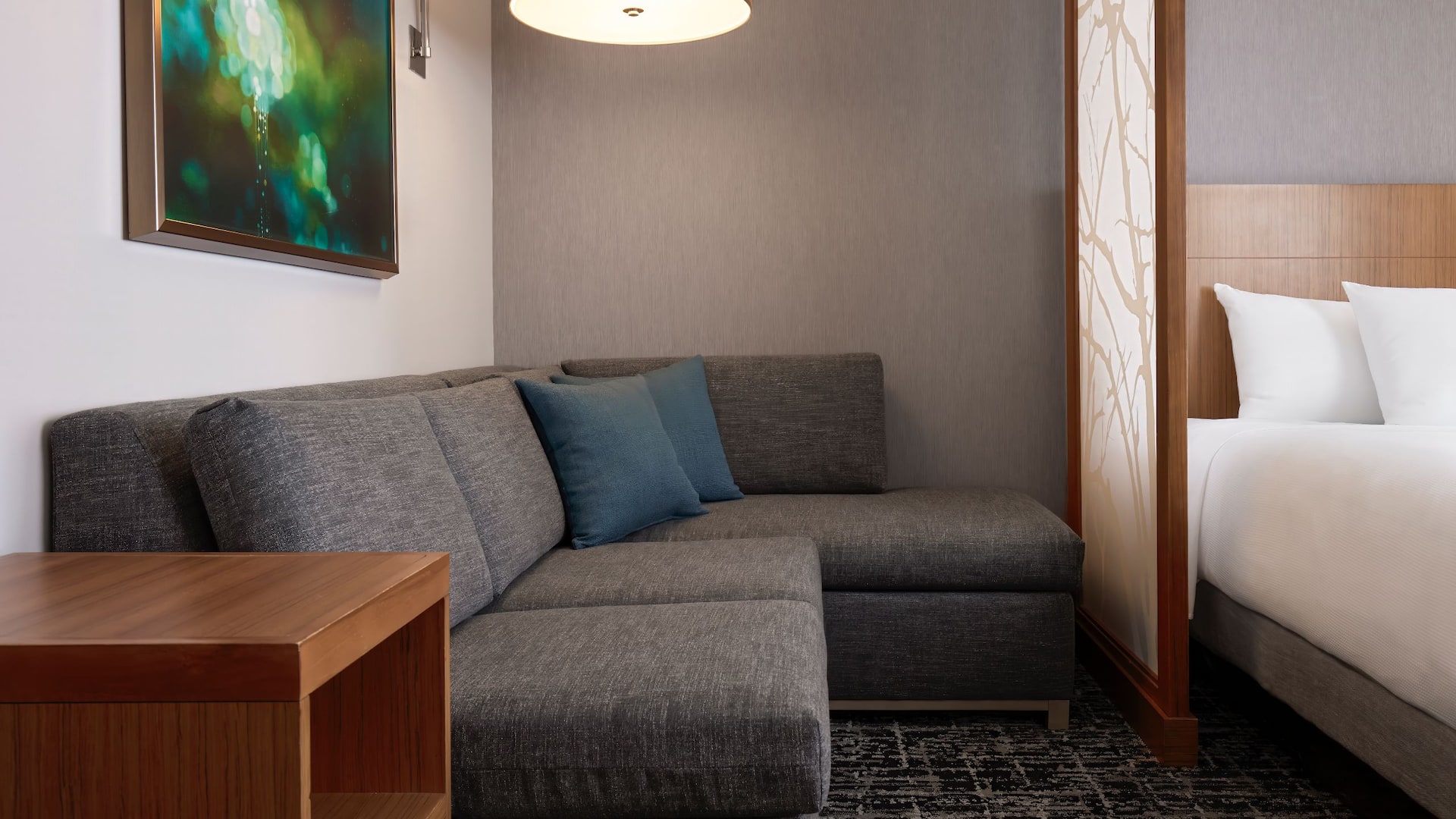 2 de 5 Hyatt Place New York/Yonkers Two Queen Beds Couch