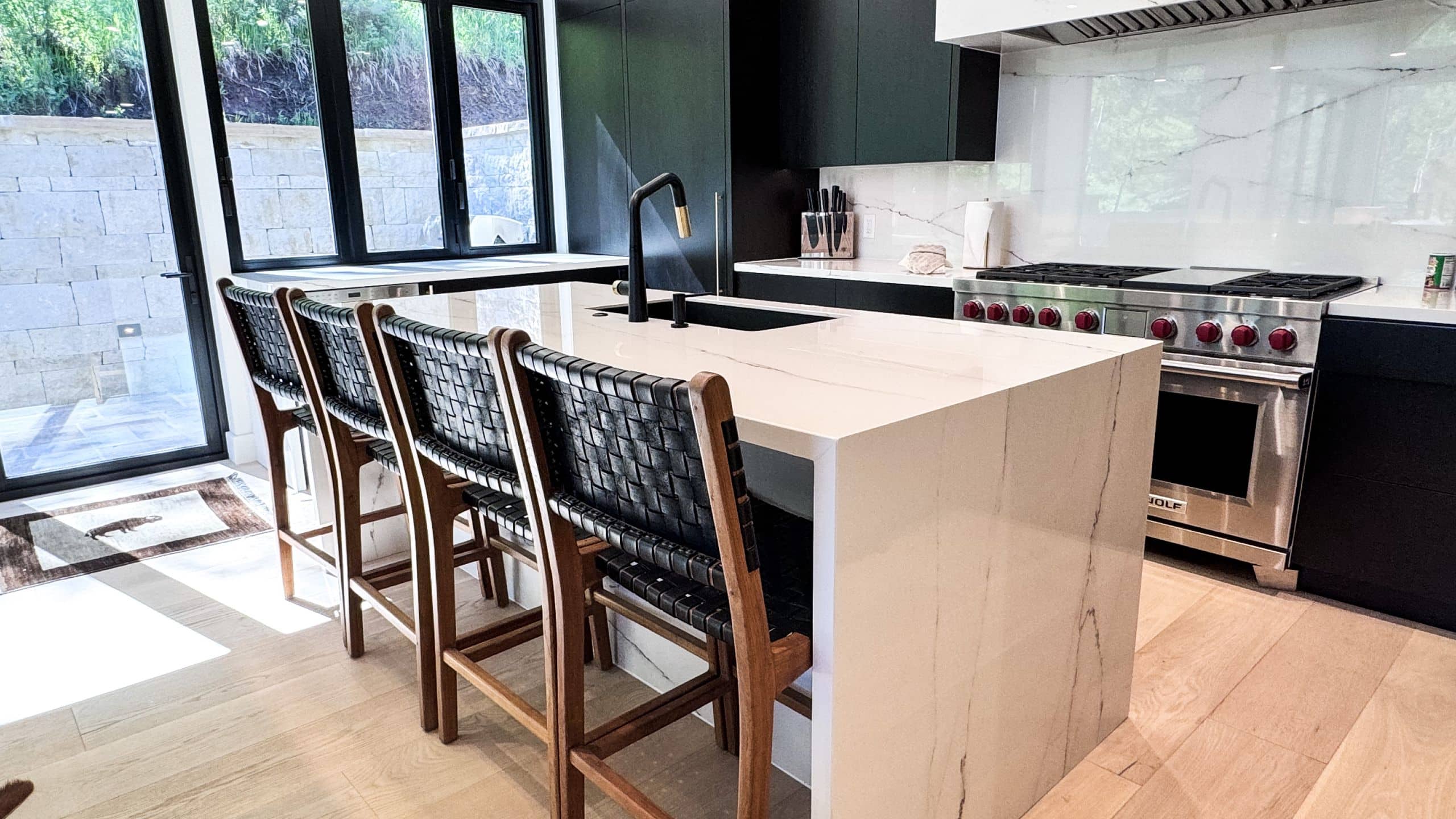 2 de 7 Vail Residences at Cascade Village Kitchen Island Seating At The Haven