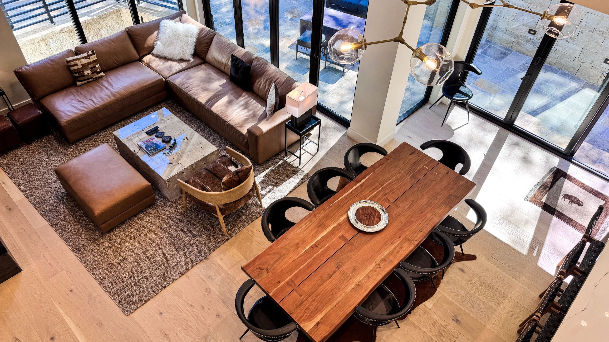 4 de 7 Vail Residences at Cascade Village The Haven Kitchen Living Room Aerial View
