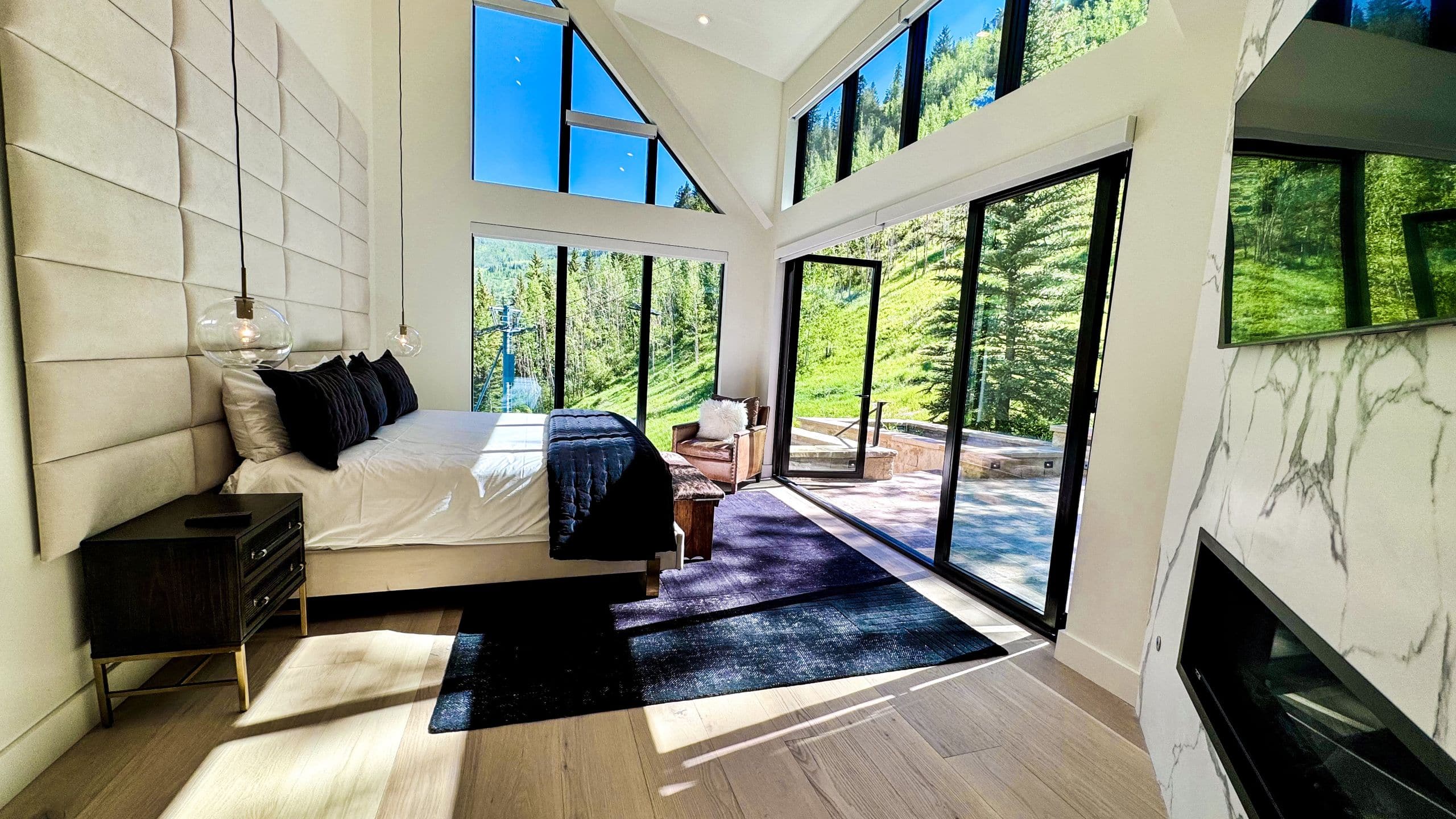 5 de 7 Vail Residences at Cascade Village The Haven Master Bedroom View