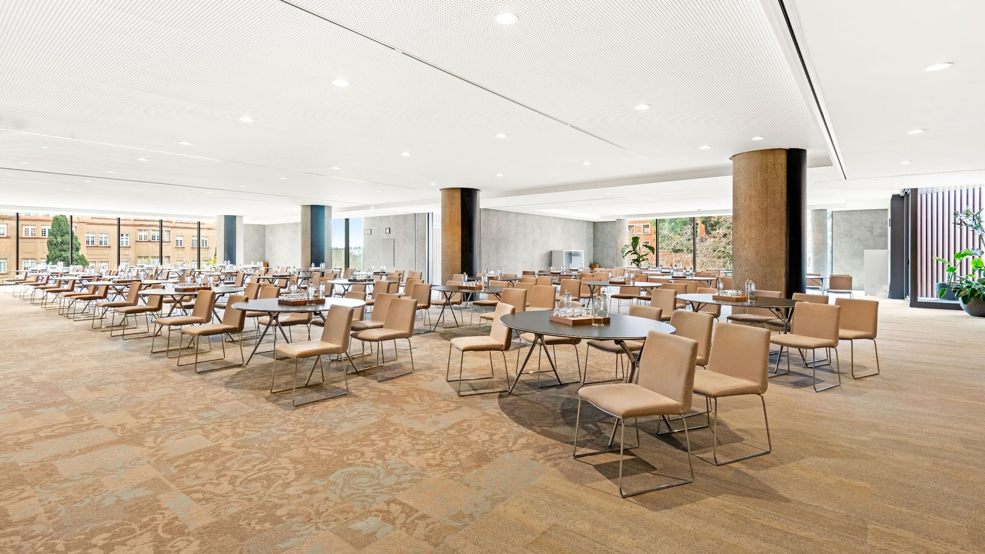 3 de 5 Grand Hyatt Barcelona Apartment Cabaret Set Up