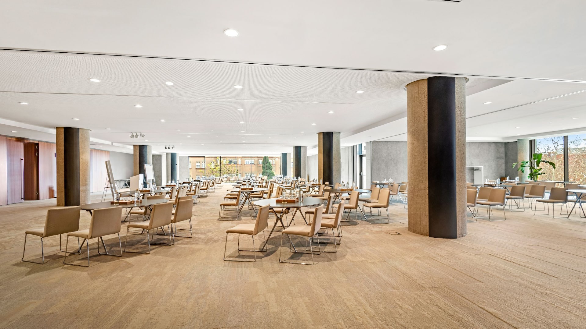 7 of 8 Grand Hyatt Barcelona Apartment Cabaret Set Upleft View