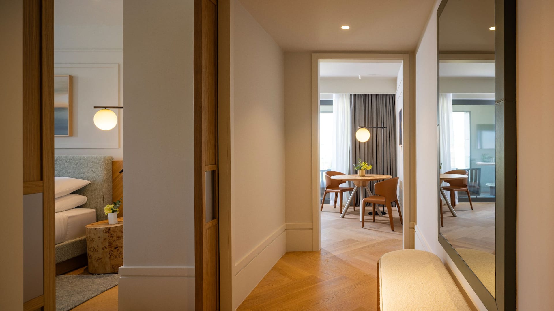 2 de 4 Hyatt Regency Zadar Regency Suite With Balcony Hallway Detail
