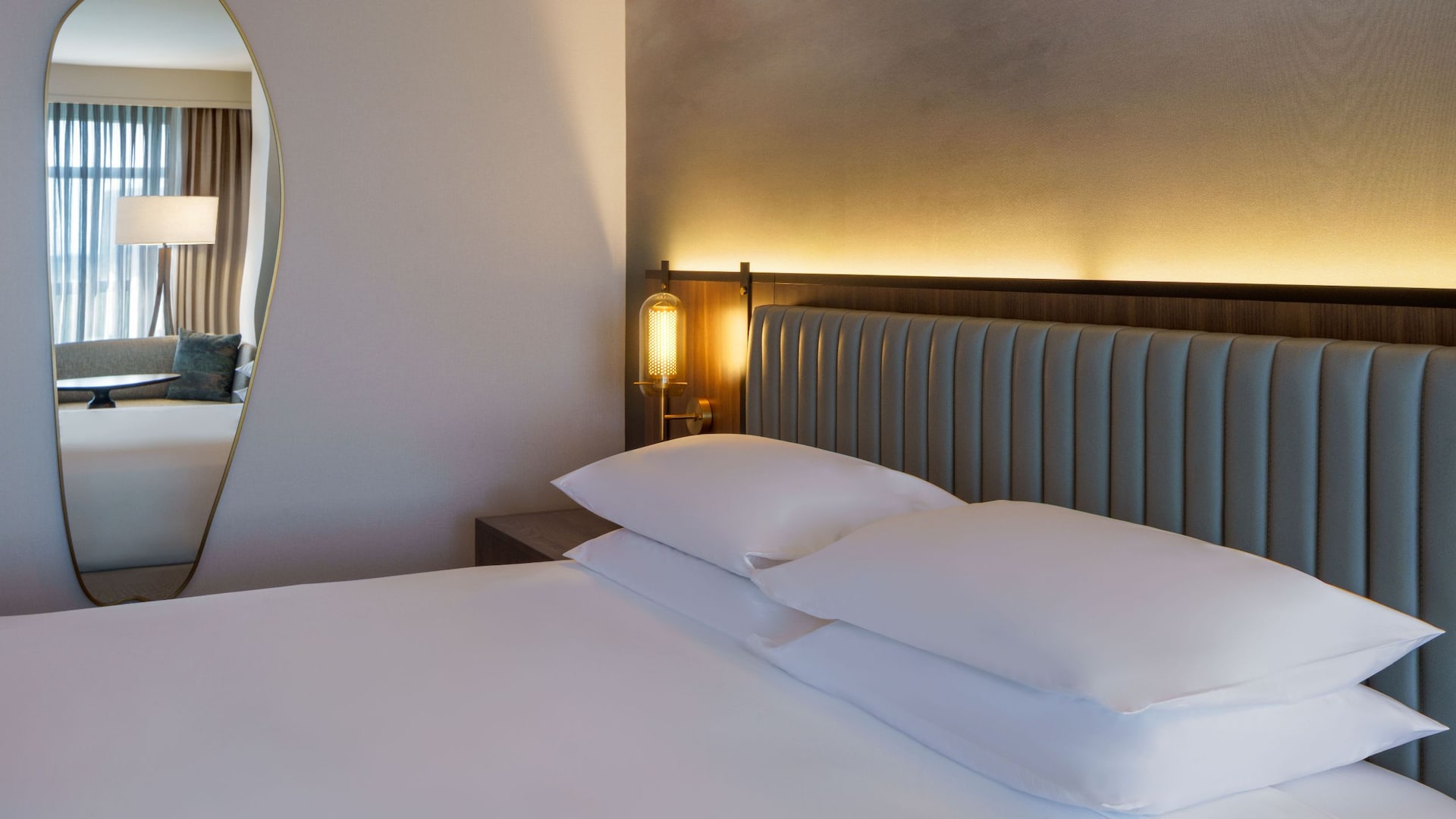 3 de 6 Hyatt Regency Reston Queen Bed Overview