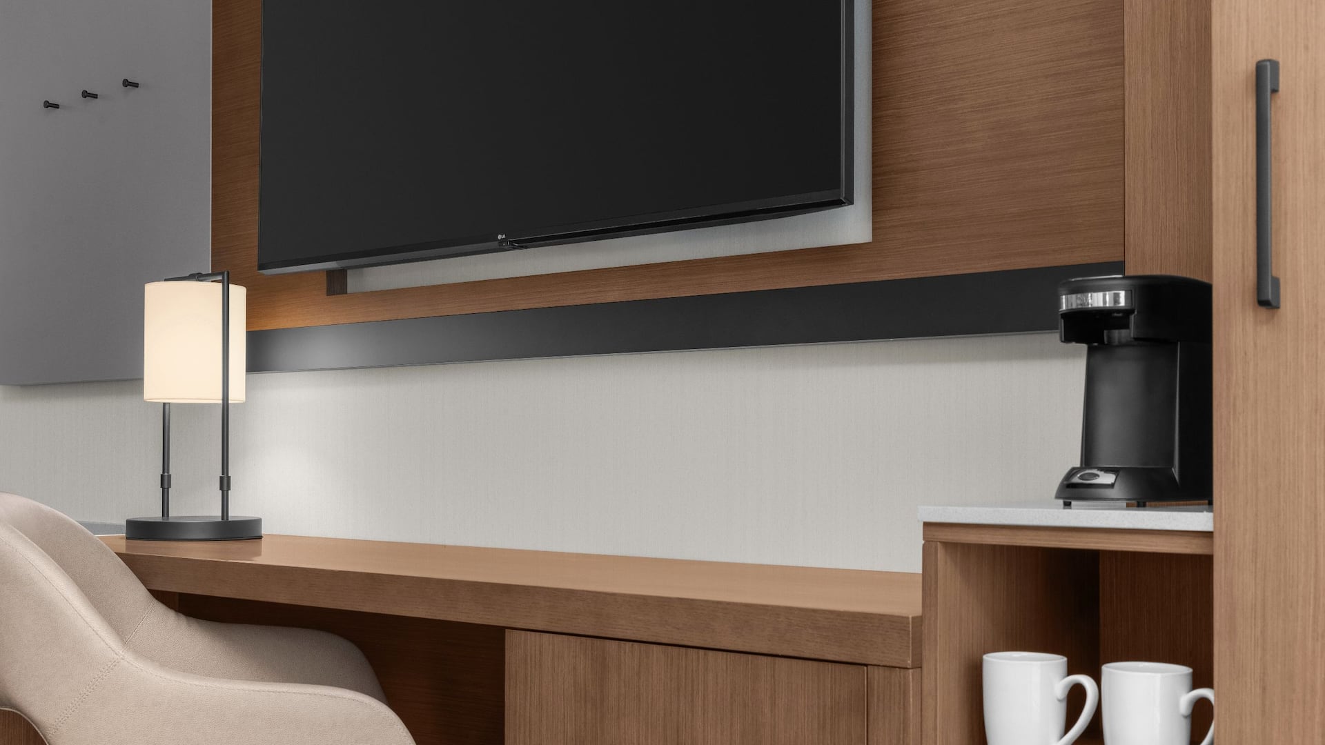 4 of 7 Hyatt Place Mississauga / Airport Corporate Centre Desk Area And Coffee