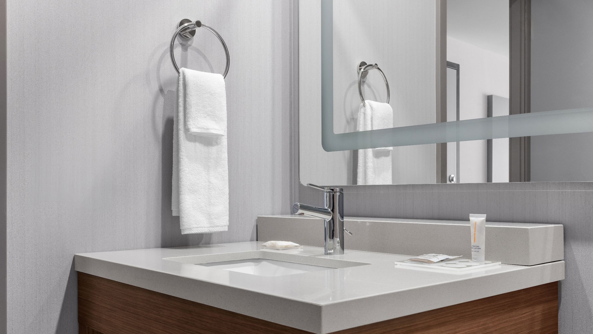 Hyatt Place Mississauga / Airport Corporate Centre Bathroom Sink