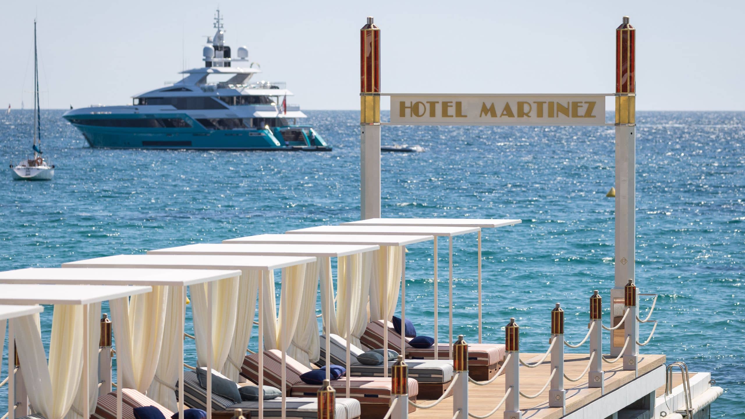 Hôtel Martinez La Plage Du Martinez Ponton Boat