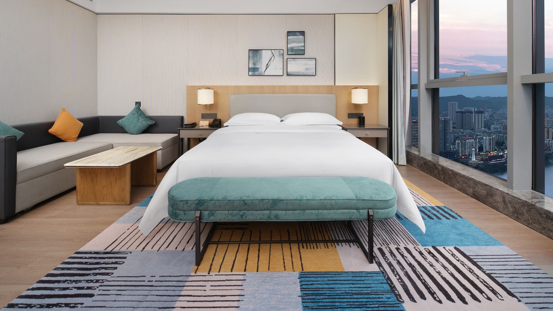 2 de 4 Hyatt Place Nanchong Gaoping King Deluxe River View Room Bed