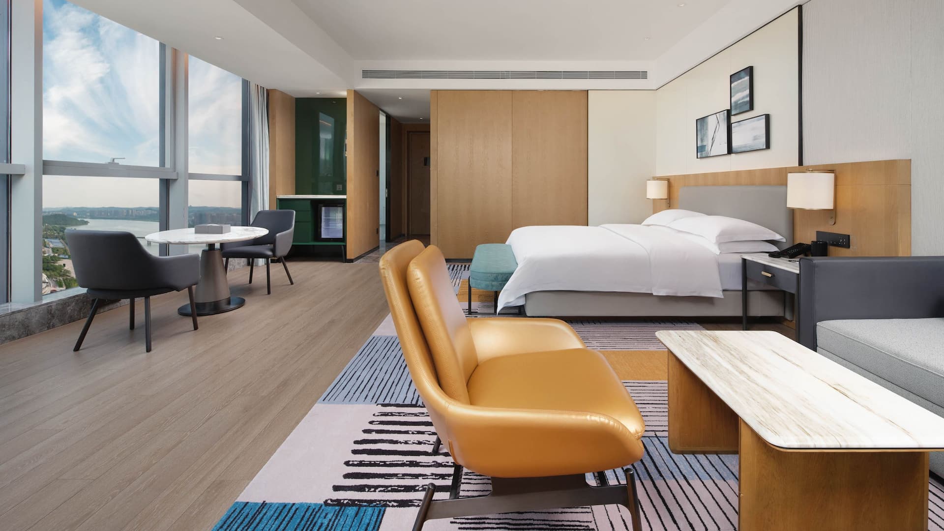 3 de 4 Hyatt Place Nanchong Gaoping King Premium Room With Livingroom Area