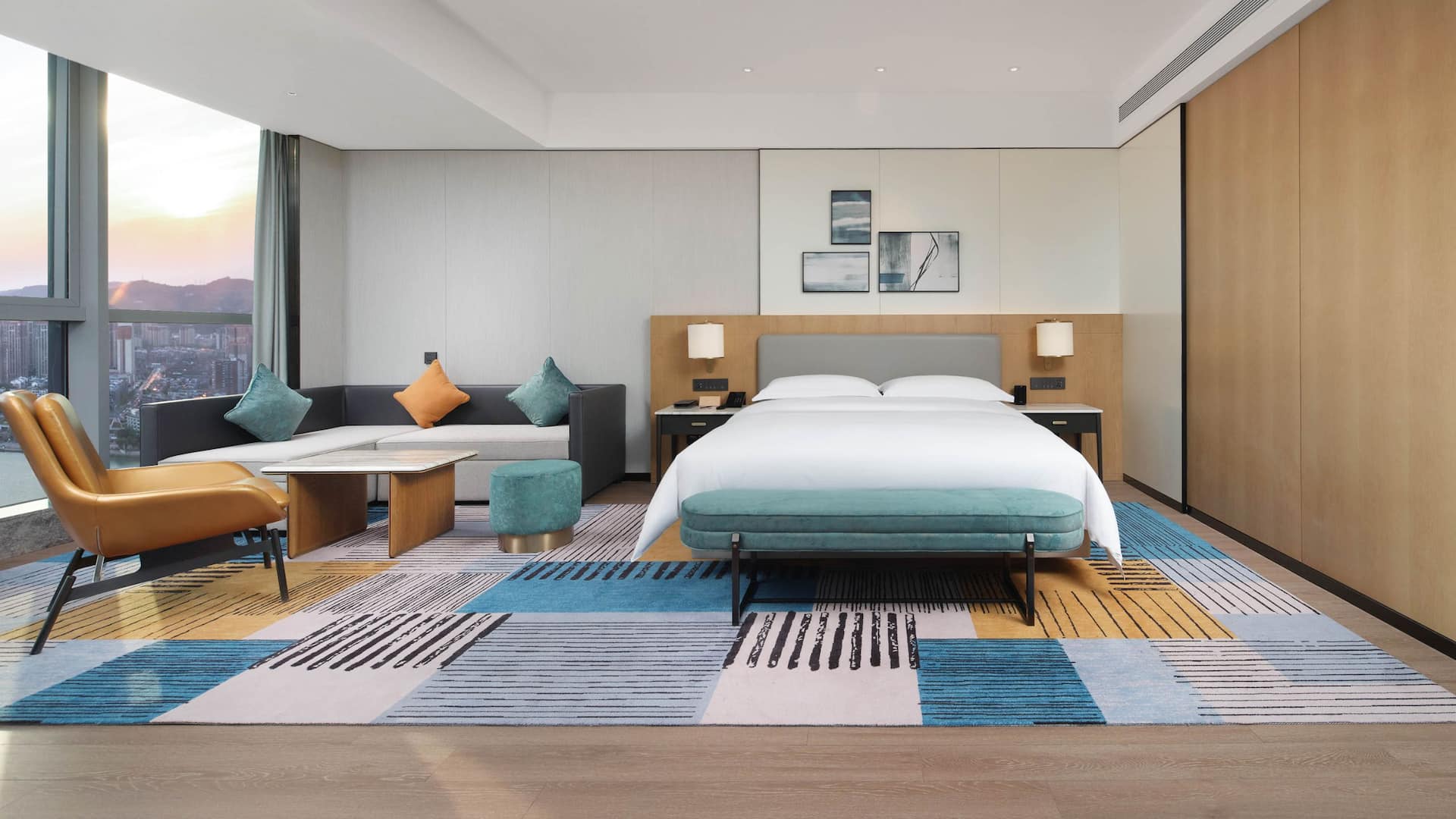 2 de 4 Hyatt Place Nanchong Gaoping King Premium River View Room Bed