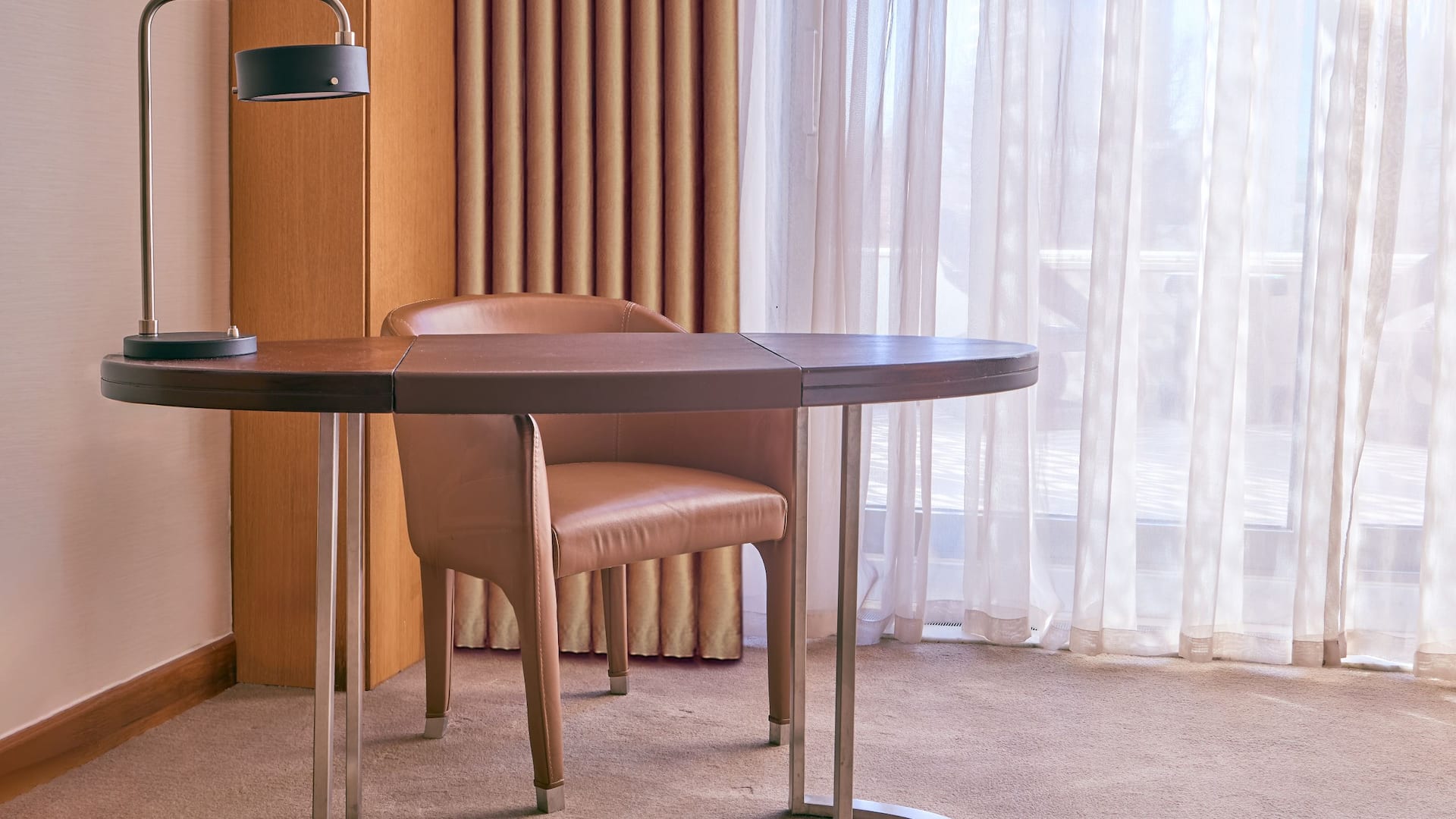 5 de 6 Hyatt Regency Tashkent Deluxe King Table
