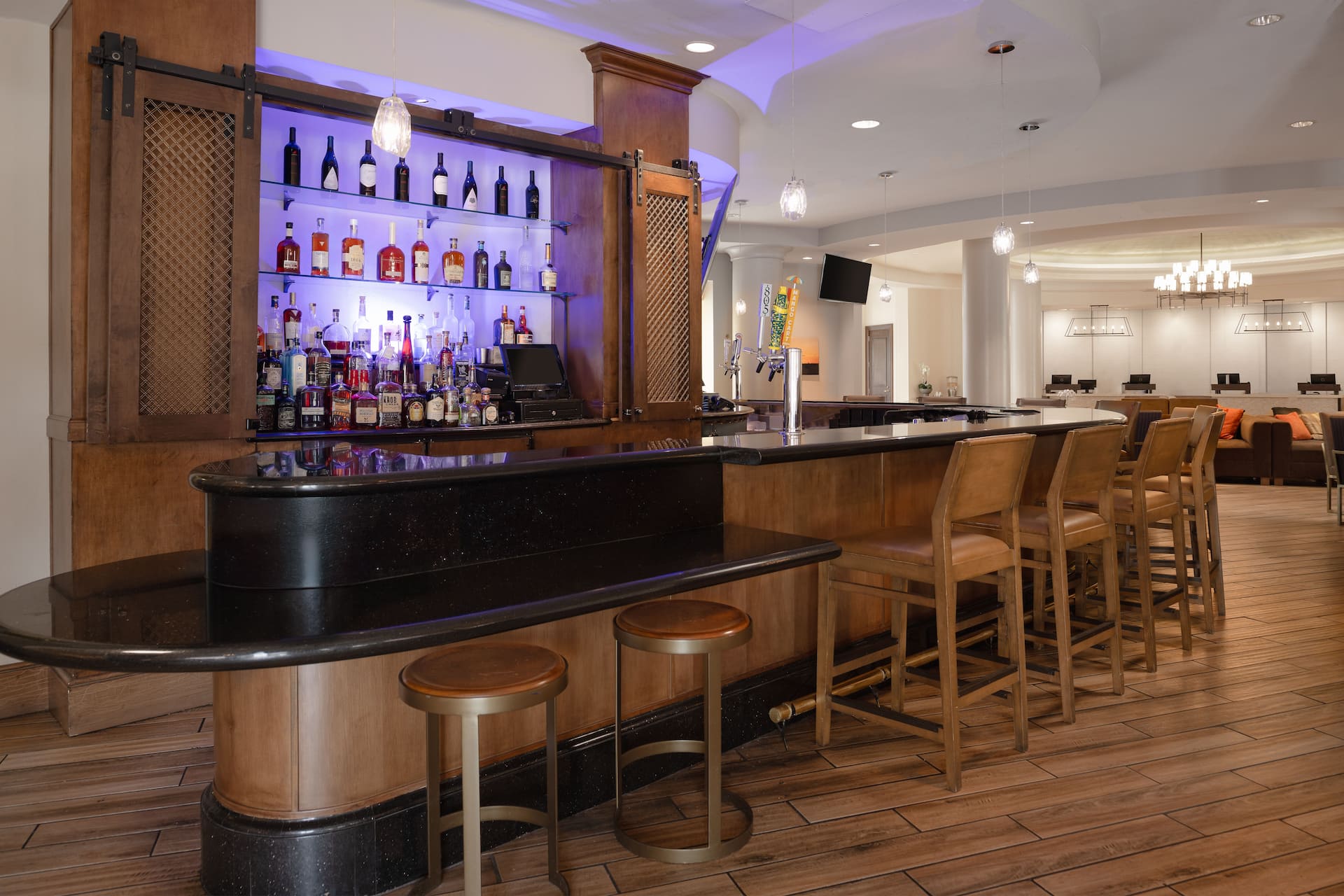 Hyatt Regency Valencia Greater Pacific Bar