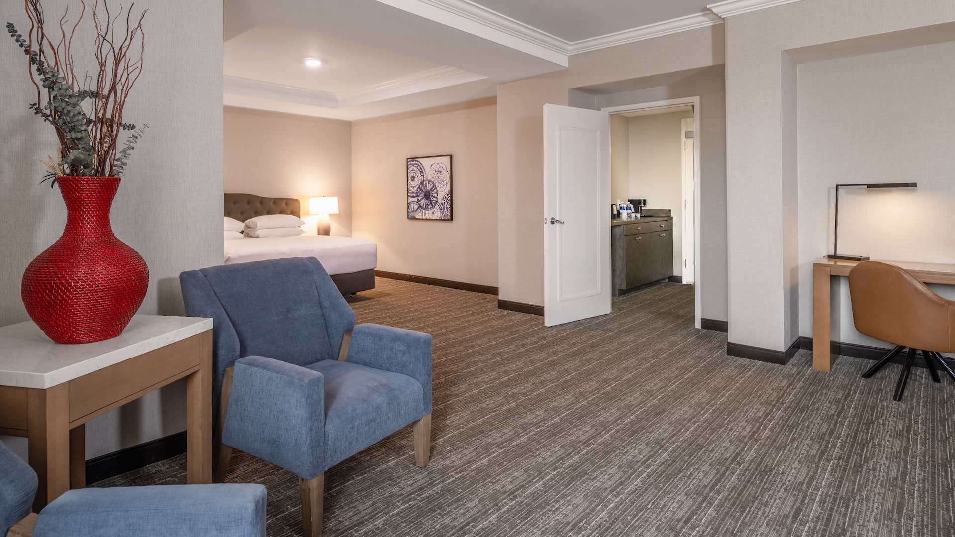 Hyatt Regency Valencia Mcbean Suite Area