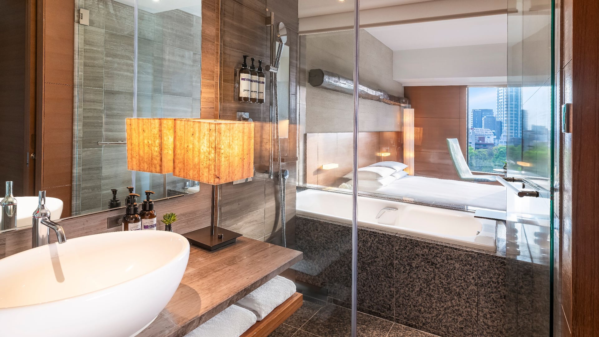 2 of 3 Hyatt Regency Tokyo Club Room King Bathroom