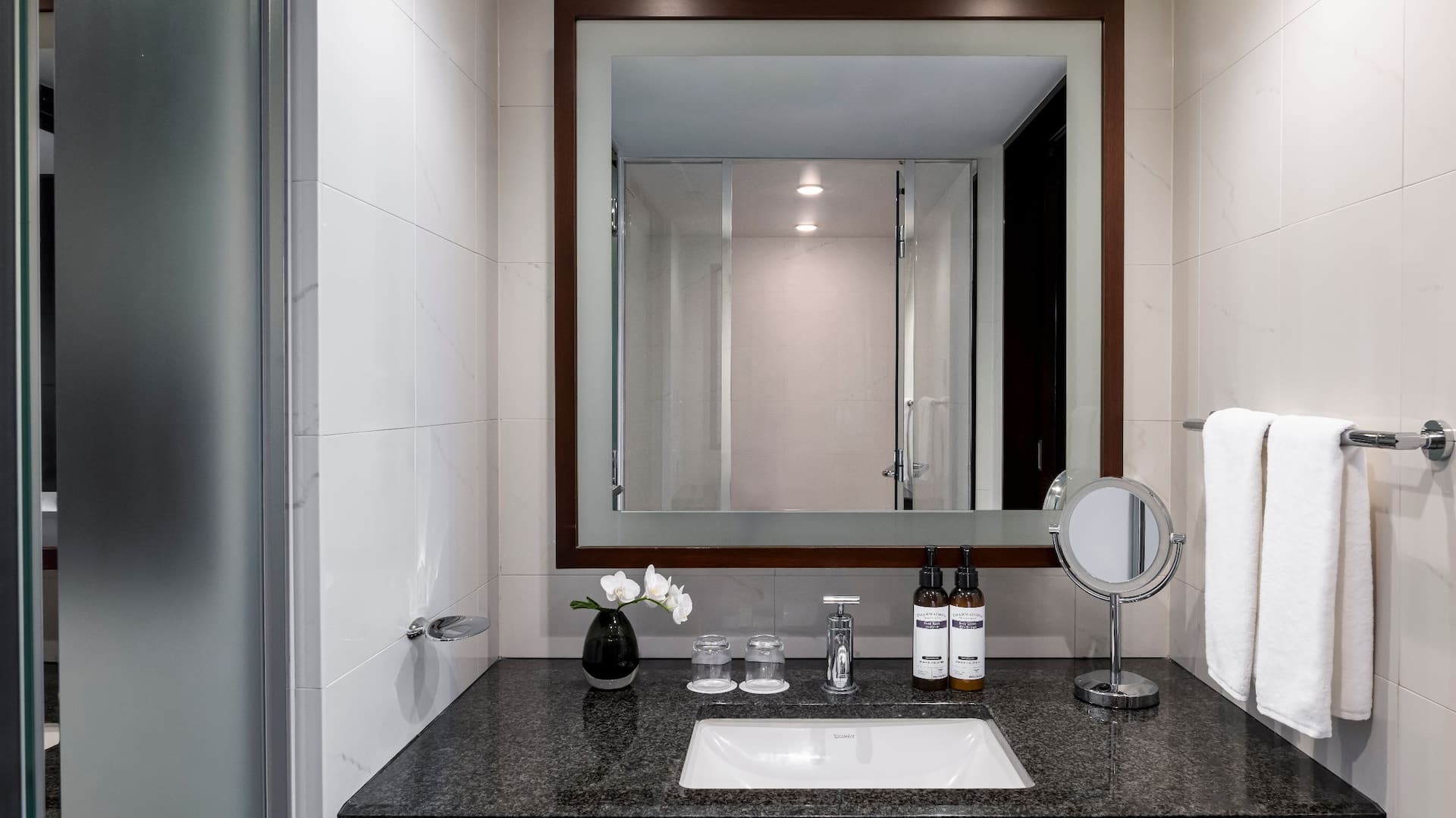 3 of 3 Hyatt Regency Tokyo Club Deluxe King Guestroom Bathroom