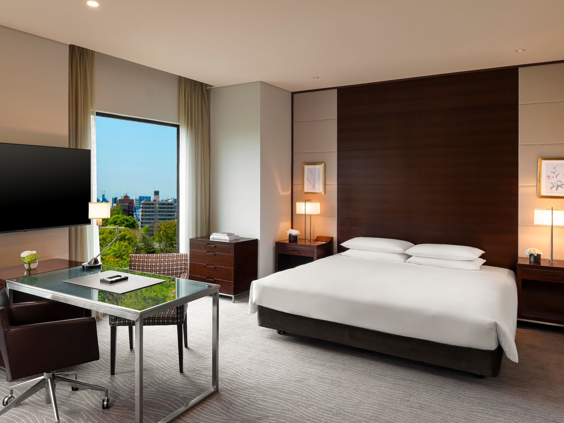 Hyatt Regency Tokyo Club Deluxe King Guestroom