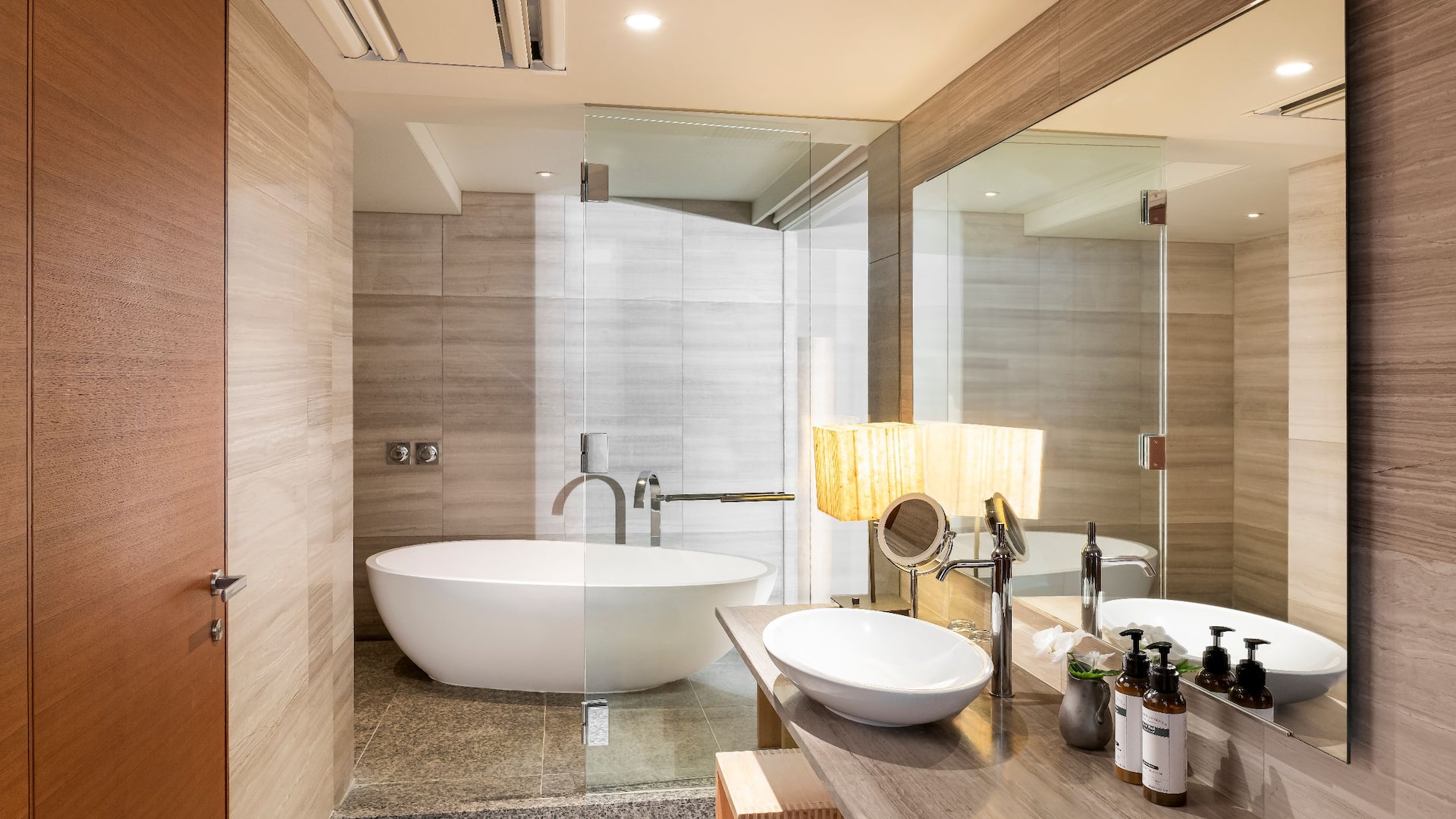 Hyatt Regency Tokyo Atrium Suite Bathroom