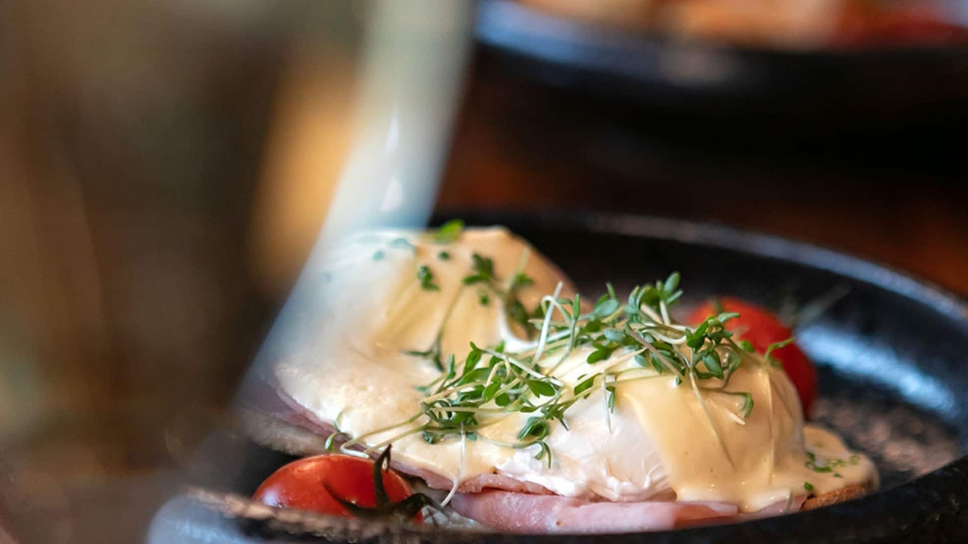 8 von 9 Grand Hyatt Berlin Grand Brunch Cremant Eggs Benedict