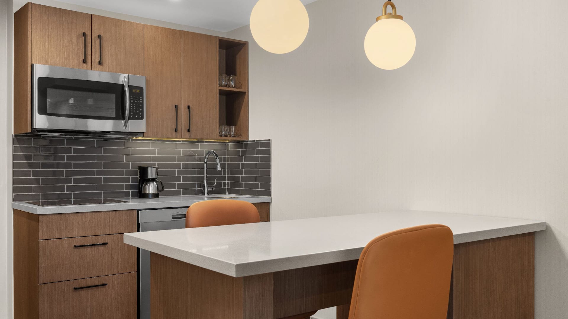 Hyatt House Mississauga / Airport Corporate Centre King Den Kitchen