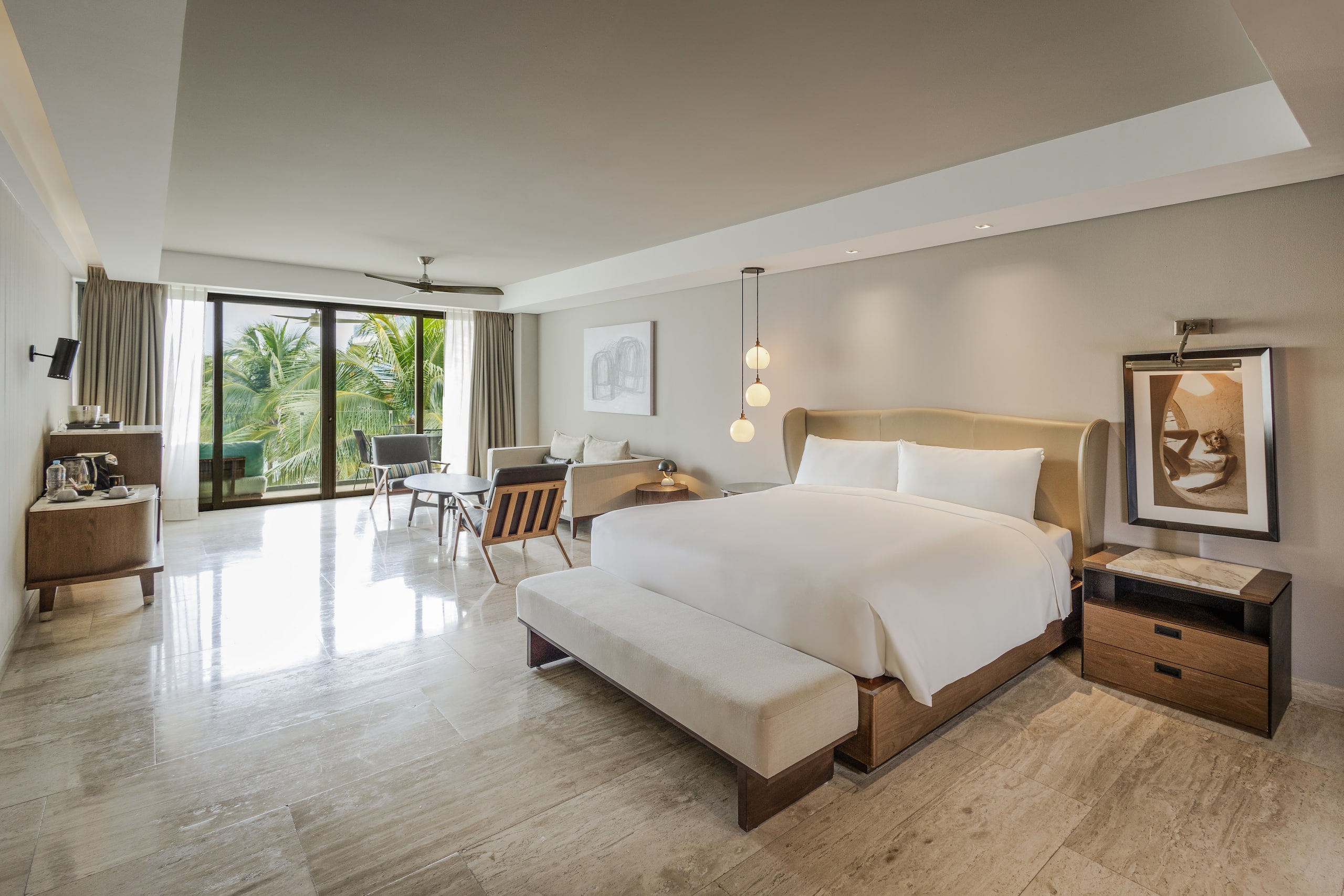 2 de 4 Hyatt Centric Playa del Carmen Ocean View Suite Beach House Bed