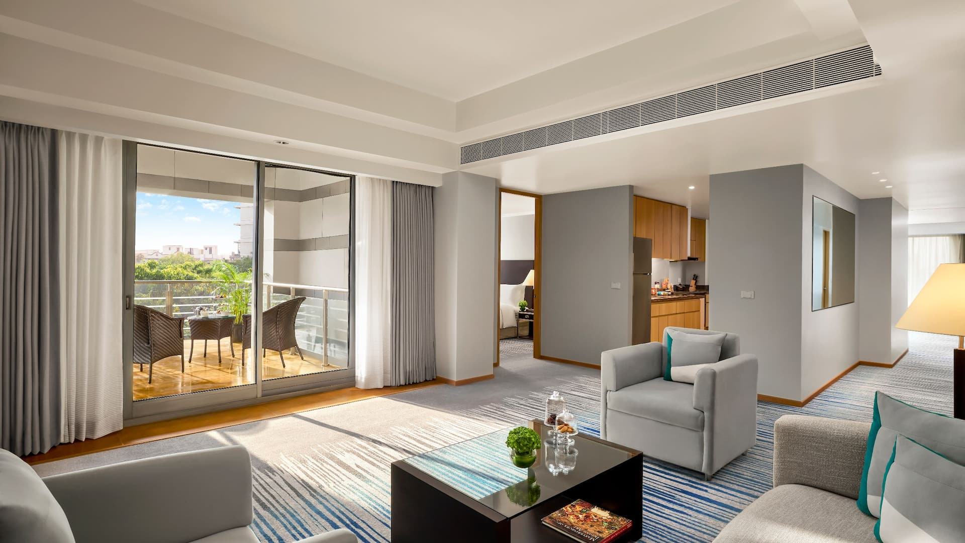 3 von 5 Grand Hyatt Mumbai Hotel & Residences Apartment Living Room