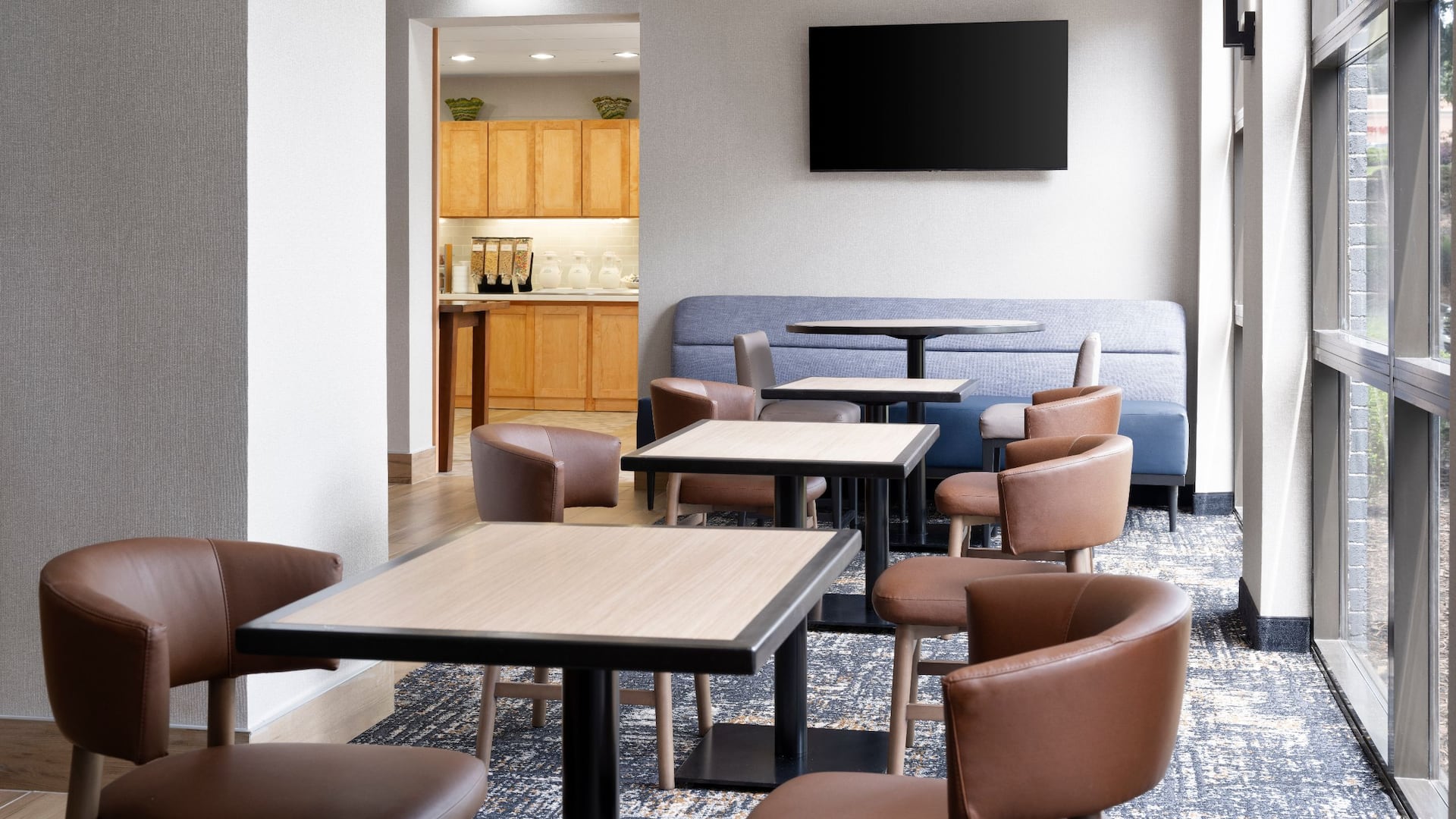 Hyatt Place Atlanta/Alpharetta/North Point Mall Breakfast Seating