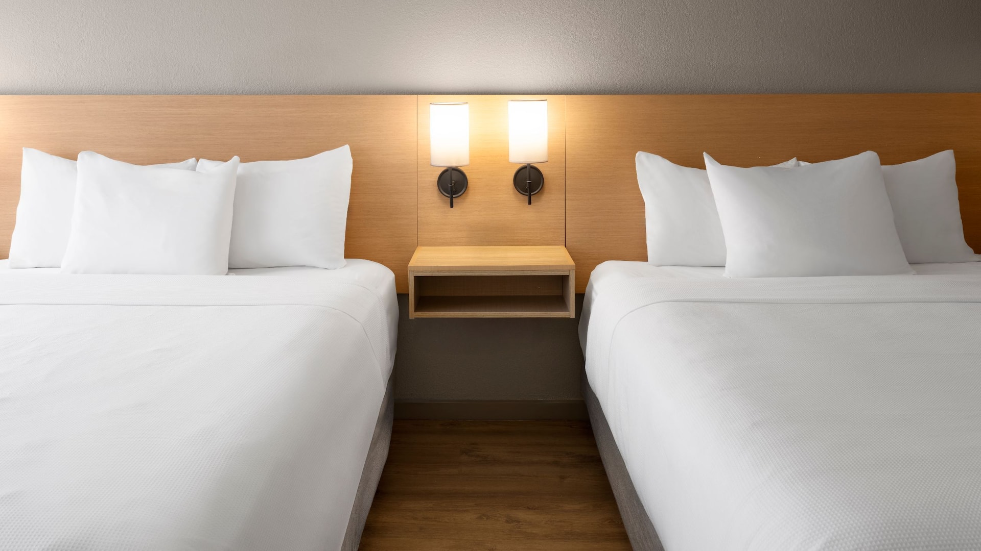 Hyatt Place Atlanta/Alpharetta/North Point Mall Double Queen Nightstand