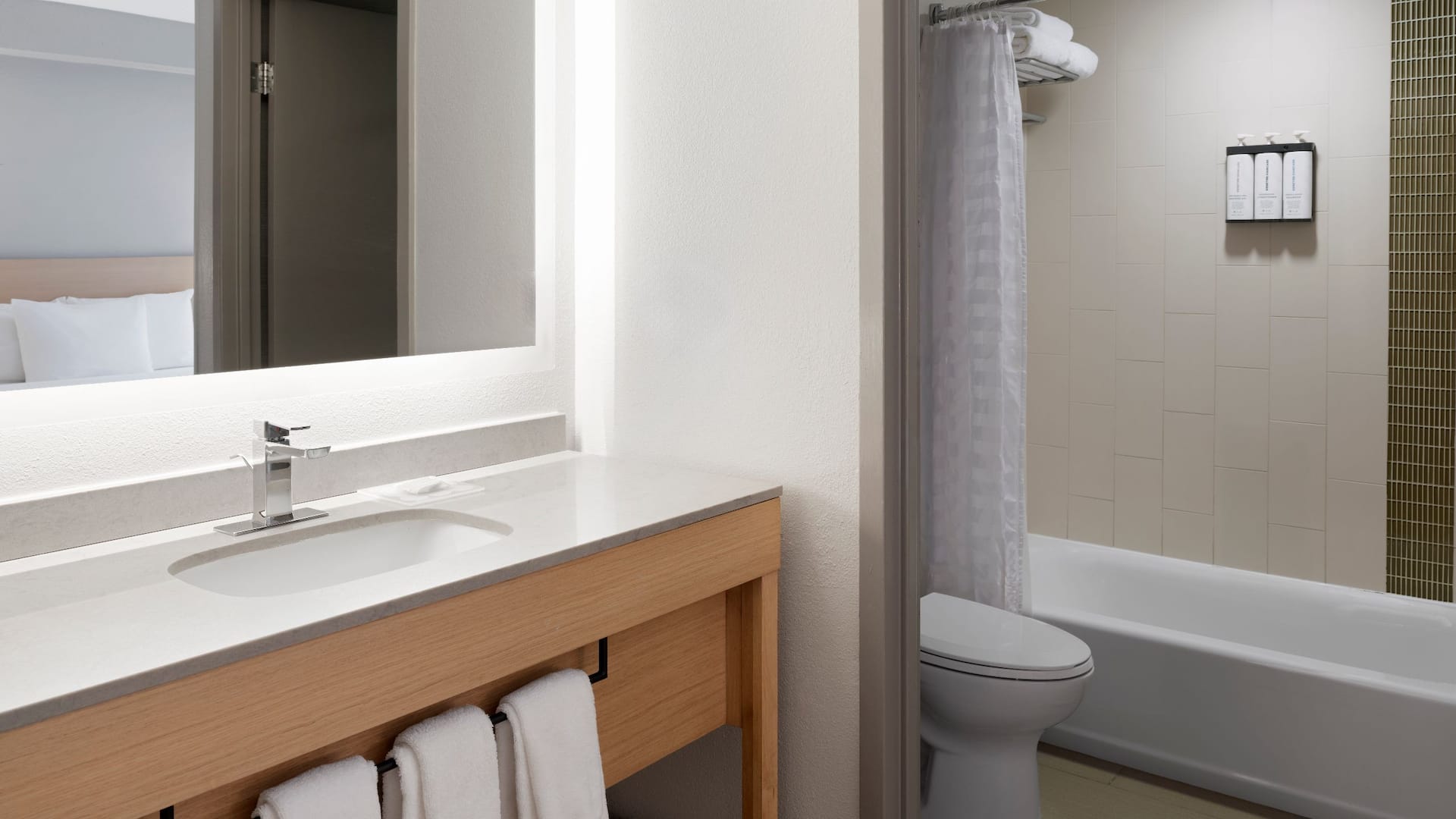 3 de 4 Hyatt Place Atlanta/Alpharetta/North Point Mall Standard Tub