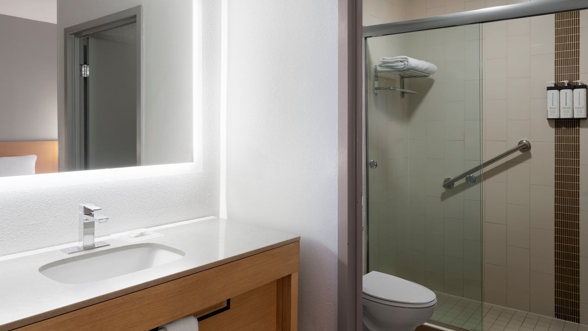 5 de 5 Hyatt Place Atlanta/Alpharetta/North Point Mall Standard Bathroom