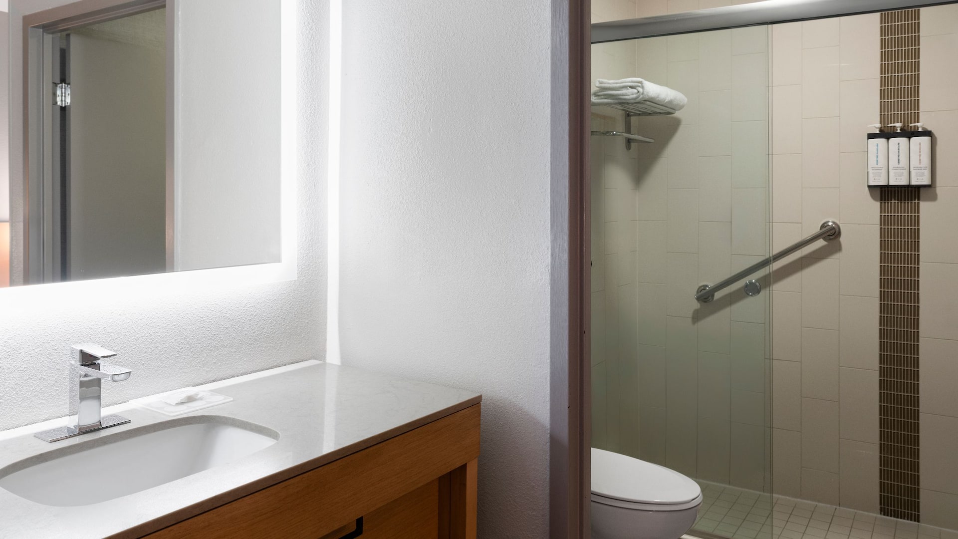 4 de 4 Hyatt Place Atlanta/Alpharetta/North Point Mall Standard Shower