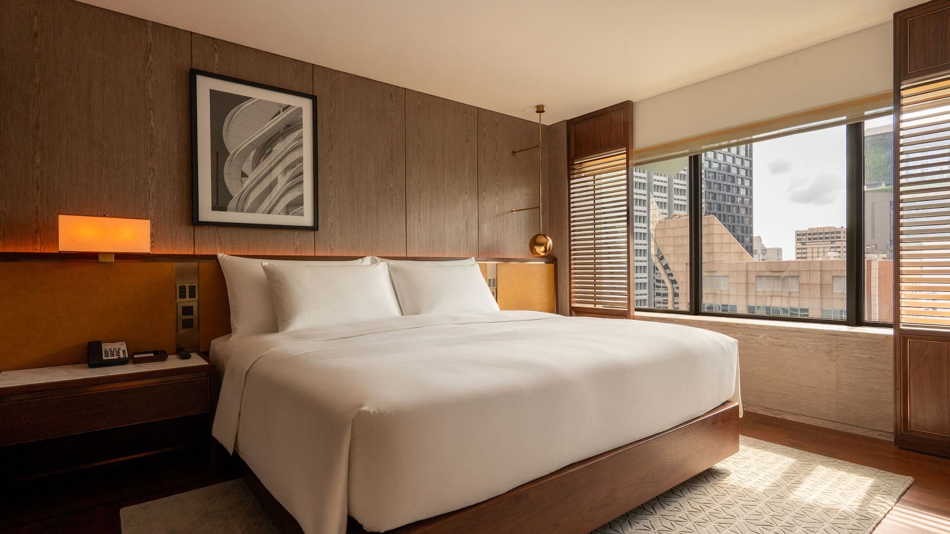 2/4 Grand Hyatt Singapore Grand Wing Suite King Bedroom