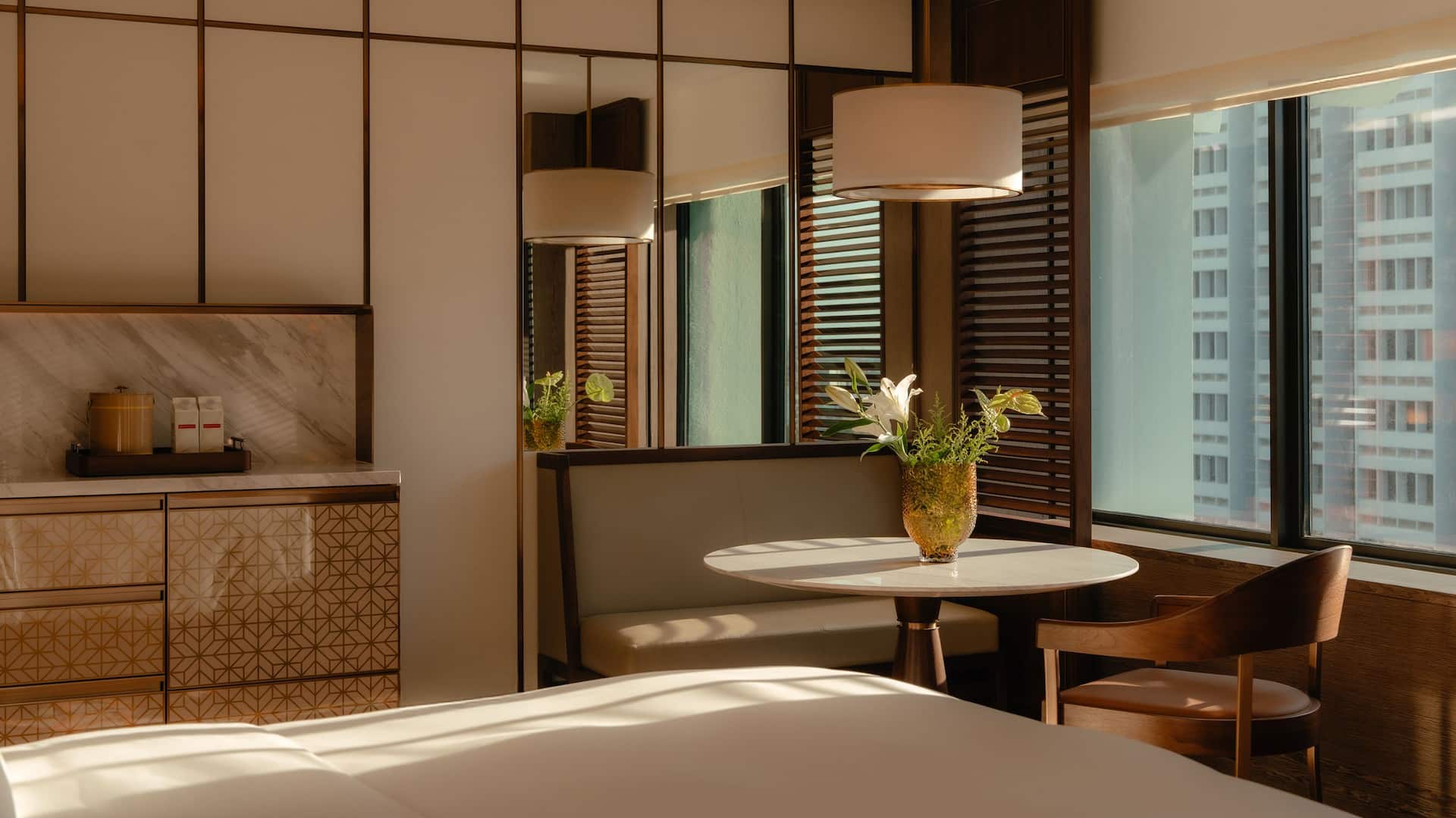 Grand Hyatt Singapore Grand Wing King Bed Deluxe Side Table