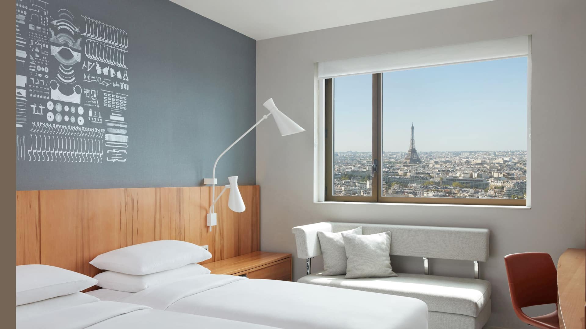 3 de 5 Hyatt Regency Paris Étoile Twin Bed View Eiffel Tower