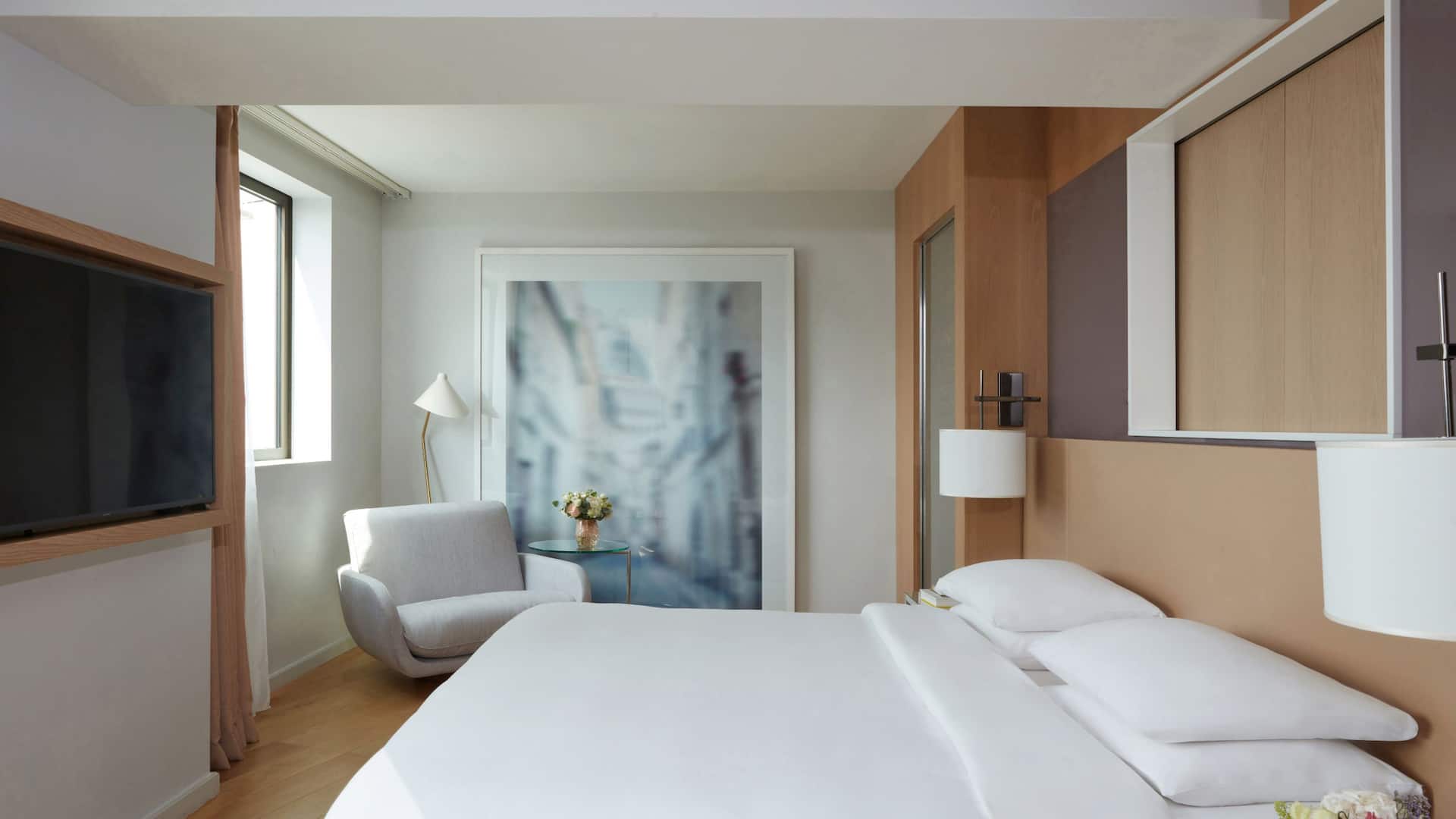 4 de 7 Hyatt Regency Paris Étoile Presidential Suite Bed View