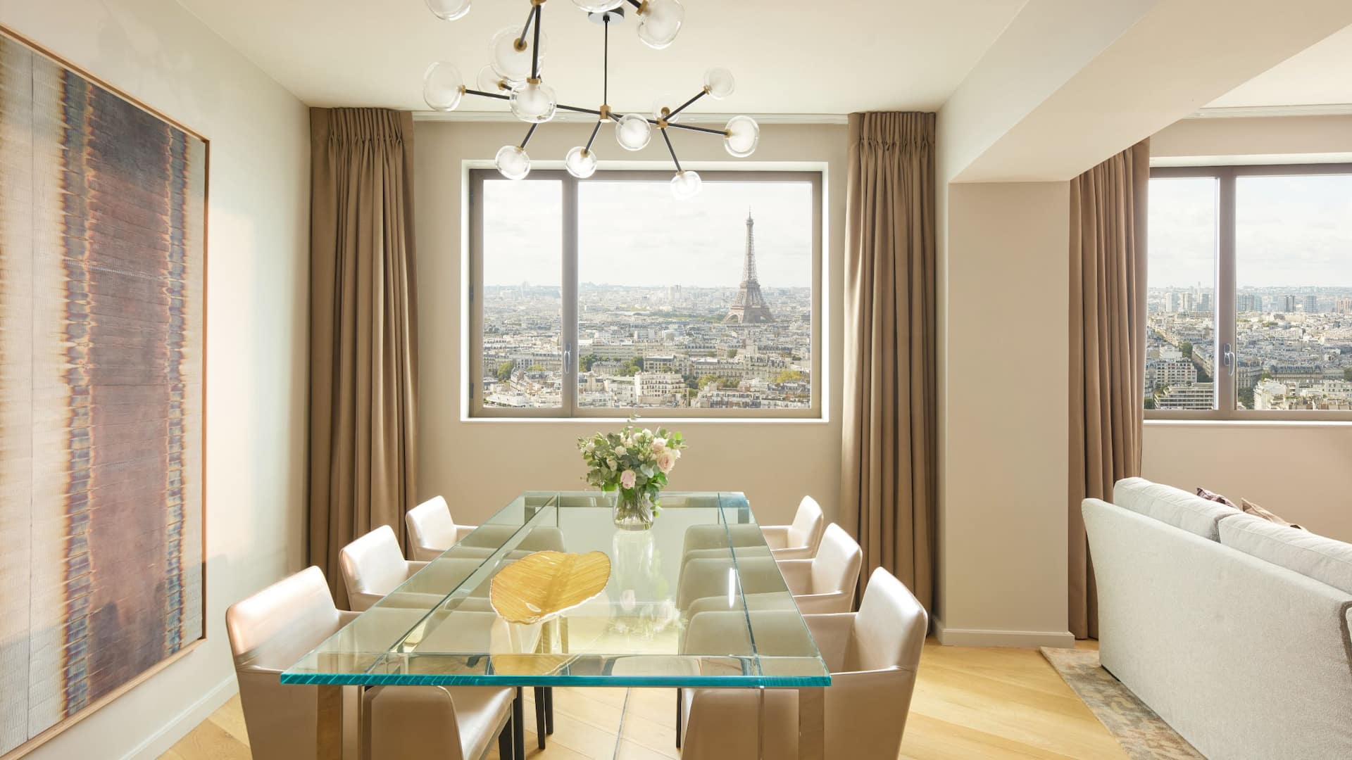 2 de 7 Hyatt Regency Paris Étoile Presidential View Table View