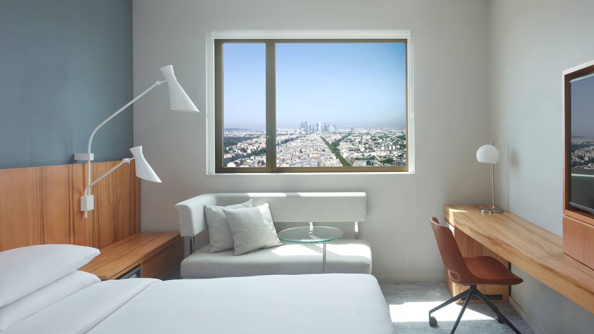 2 de 5 Hyatt Regency Paris Étoile King Bedroom Defense View