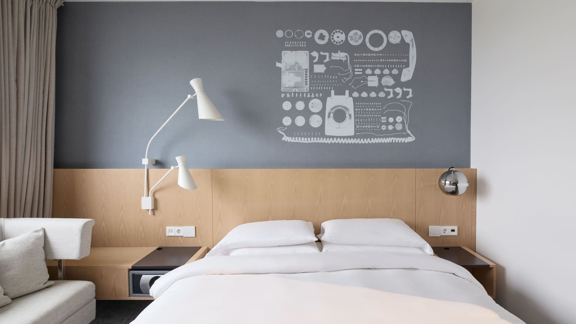 5 de 9 Hyatt Regency Paris Étoile Regency Executive Bed Focus
