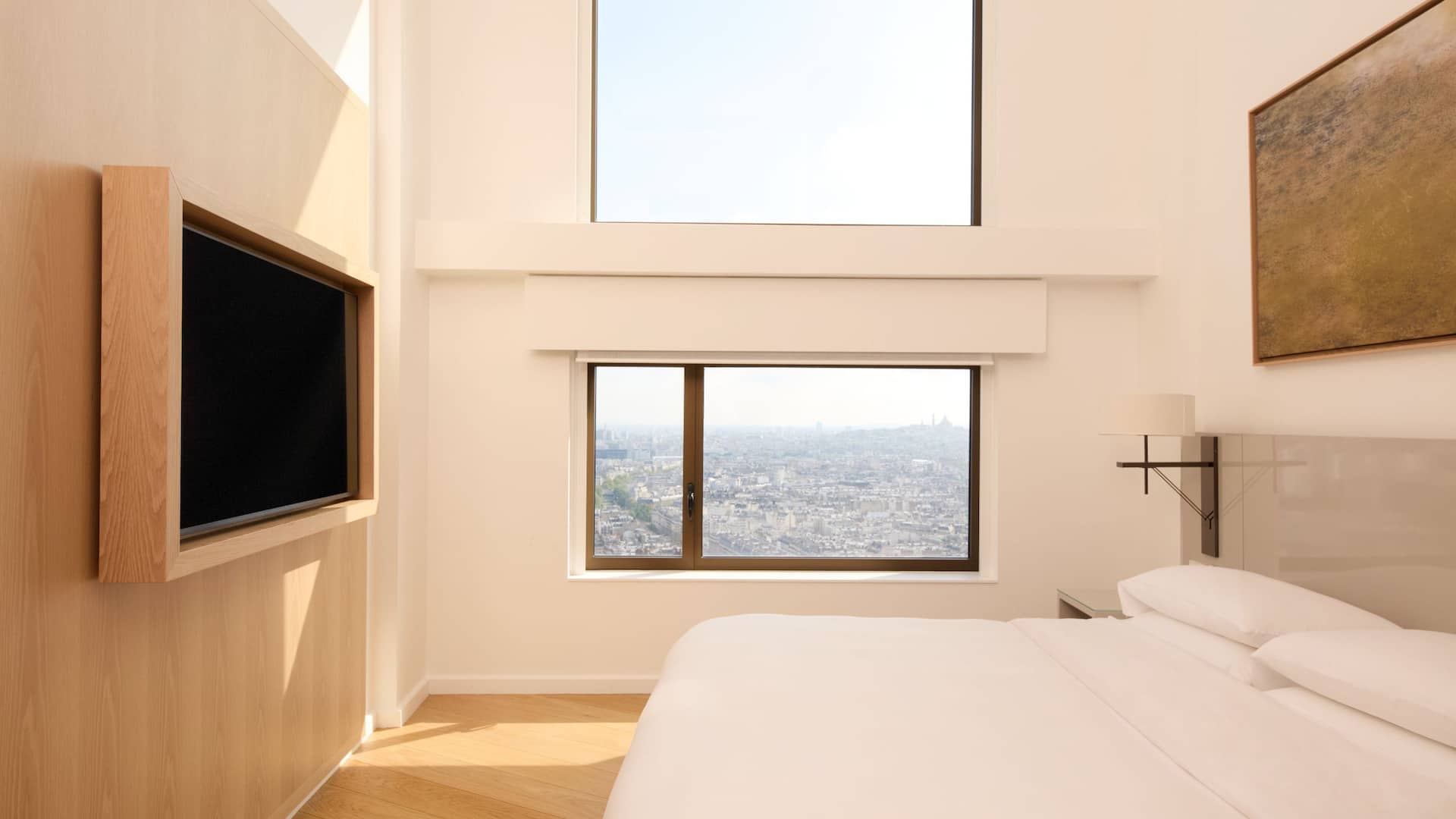 4 de 7 Hyatt Regency Paris Étoile Loft Suite Bedroom