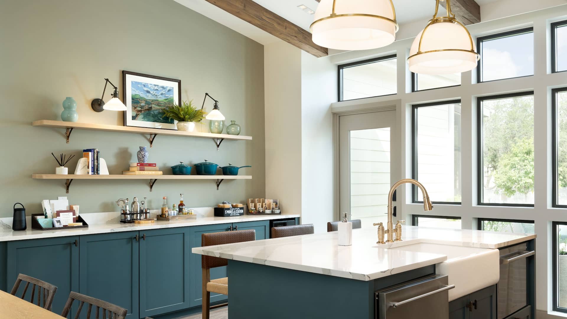 3 из 17 Hyatt Regency Hill Country Resort and Spa Villas Kitchen Bar Detail Scheme B
