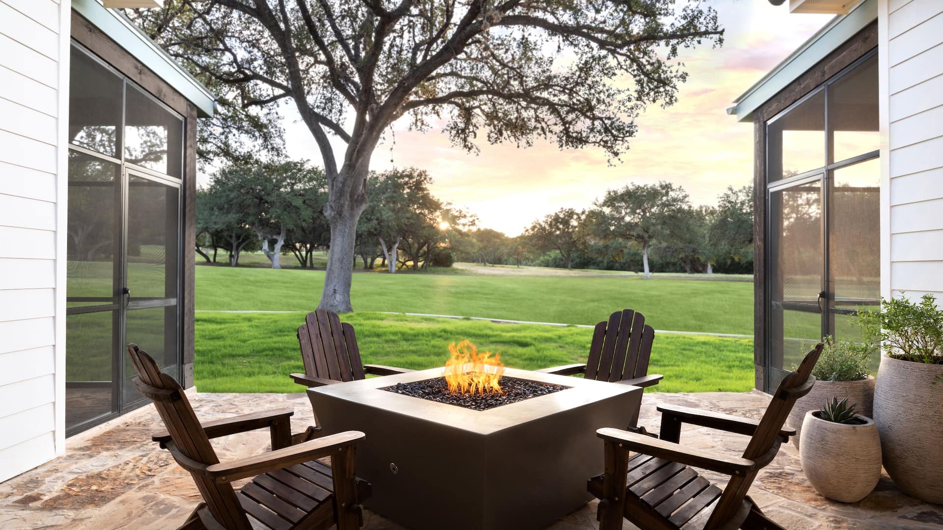 8 из 17 Hyatt Regency Hill Country Resort and Spa Villas Patio Firepit