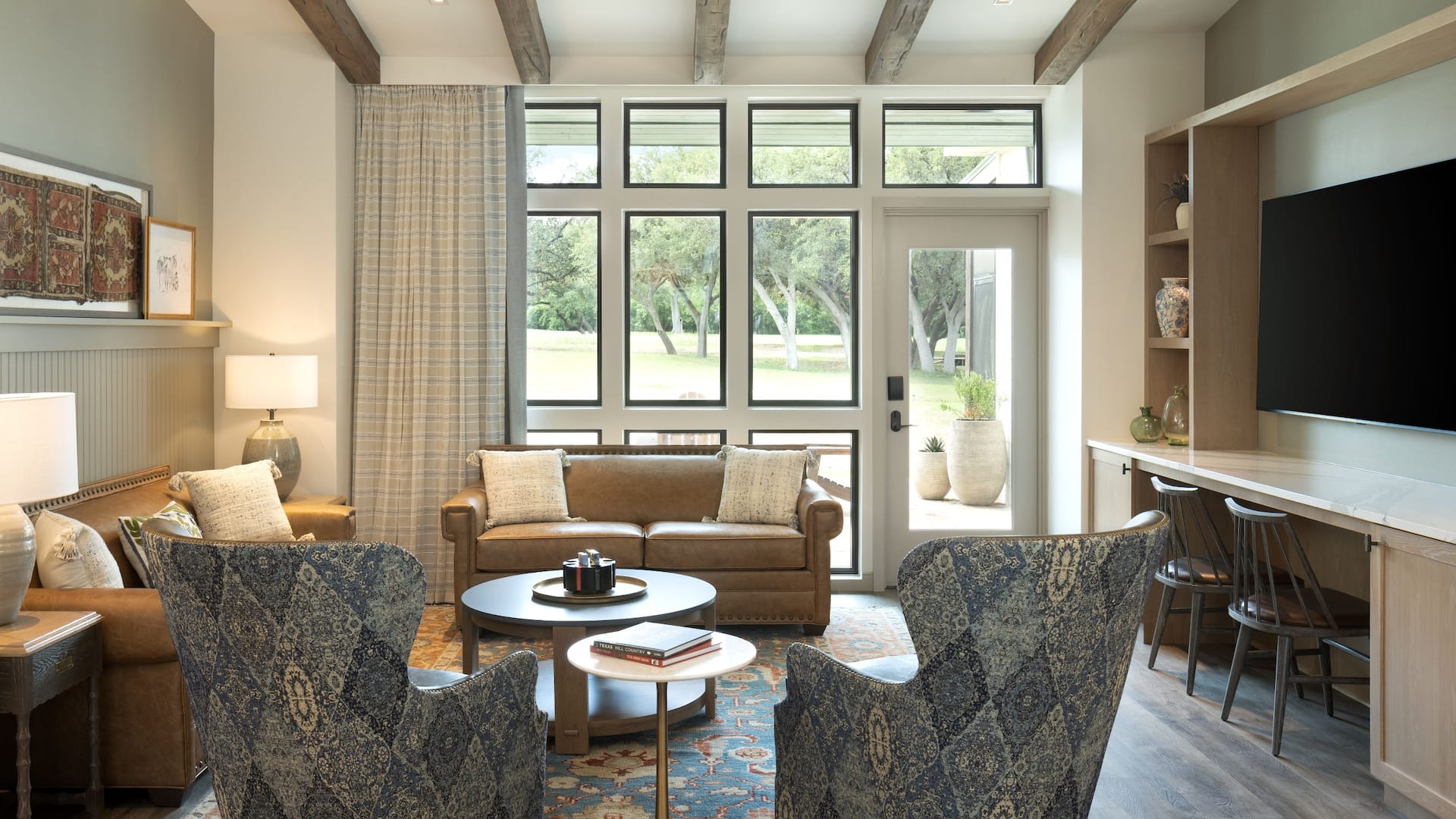 7 из 17 Hyatt Regency Hill Country Resort and Spa Villas Living Area Scheme B