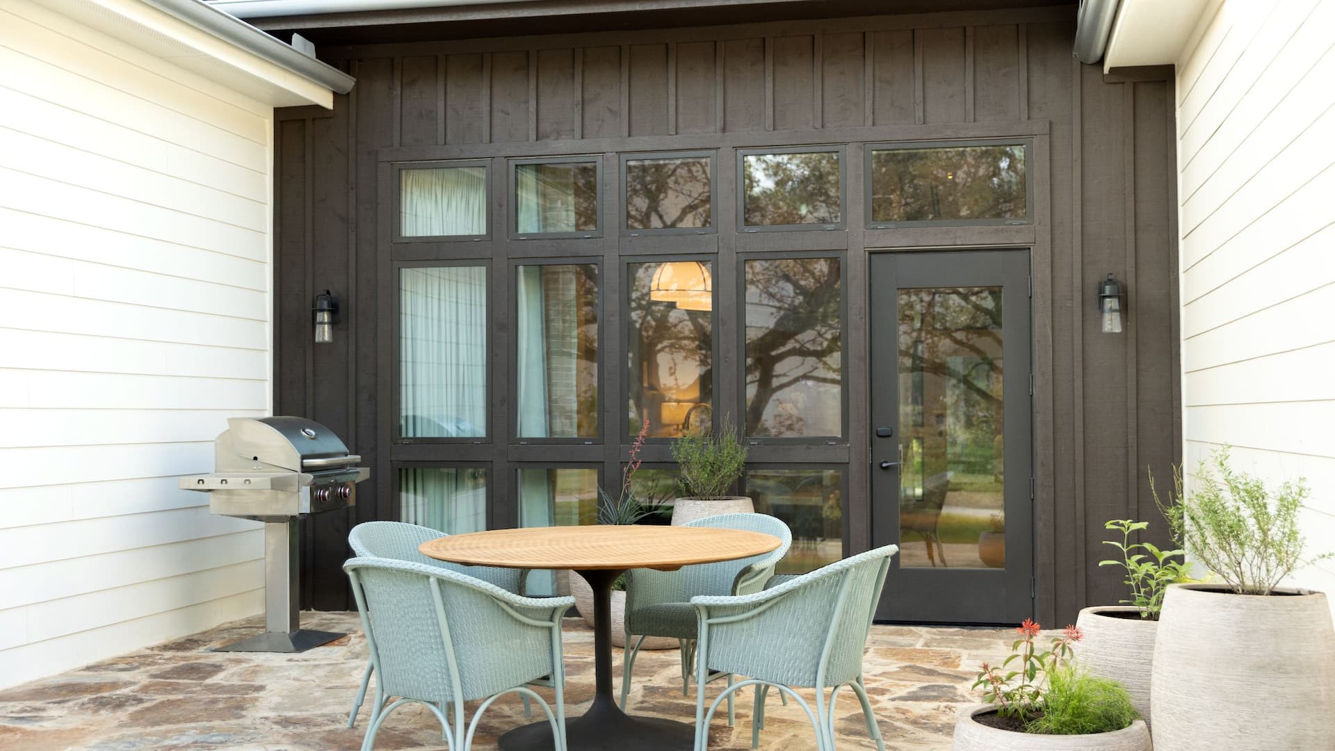 9 из 17 Hyatt Regency Hill Country Resort and Spa Villas Patio Bbq Table
