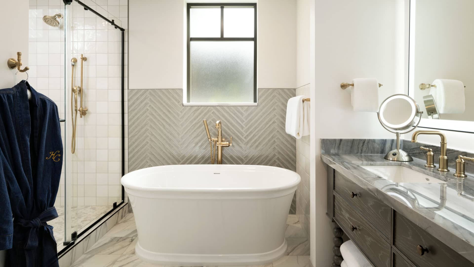 10 из 17 Hyatt Regency Hill Country Resort and Spa Villas Guestroom Bath