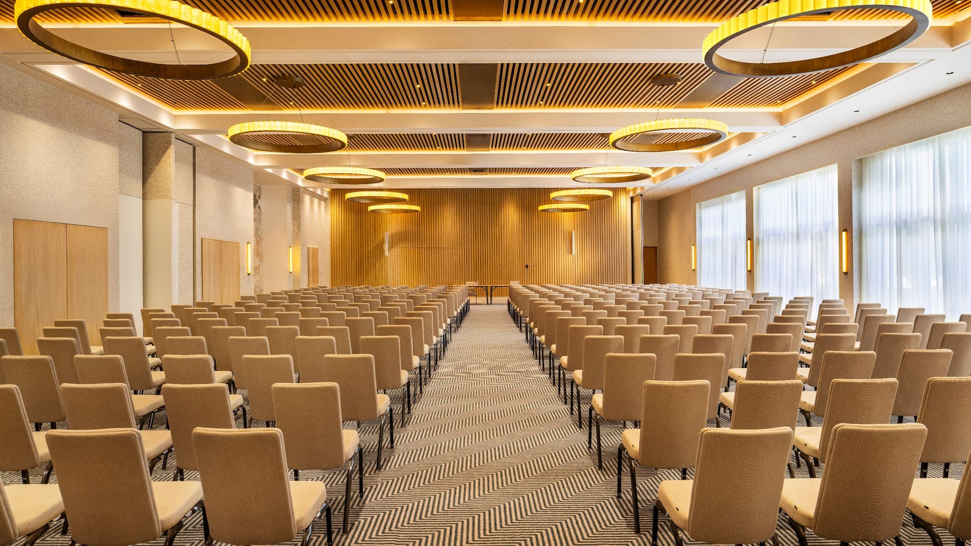 1 von 3 Hyatt Regency Zadar Regency Ballroom Theater Set Up