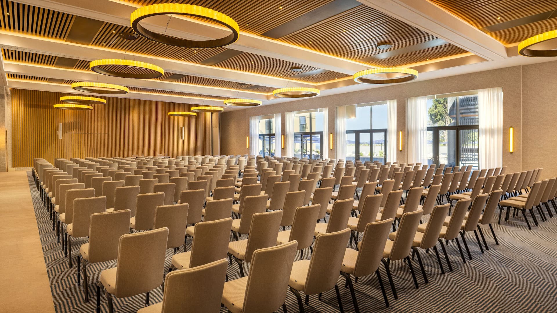 2 von 3 Hyatt Regency Zadar Regency Ballroom Theater Poll View