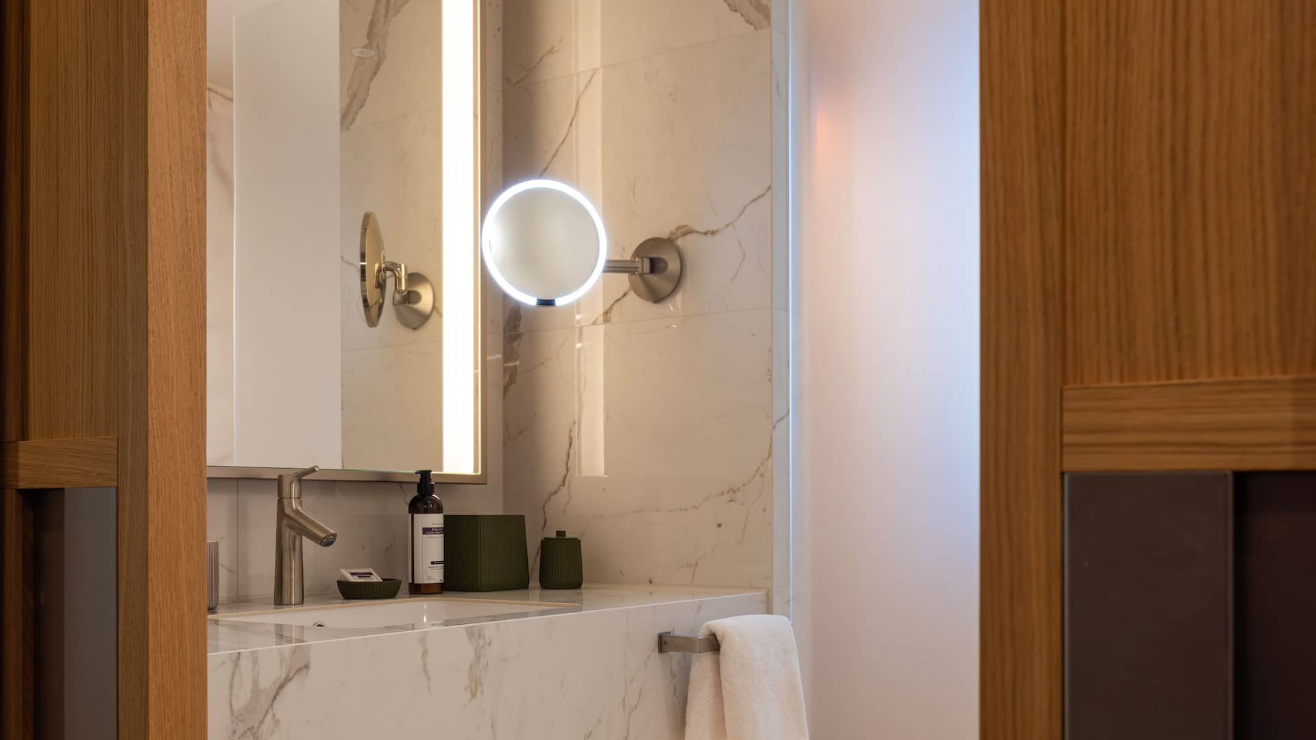 5 von 5 Hyatt Regency Zadar Twin Bed With Balcony Deluxe Closet