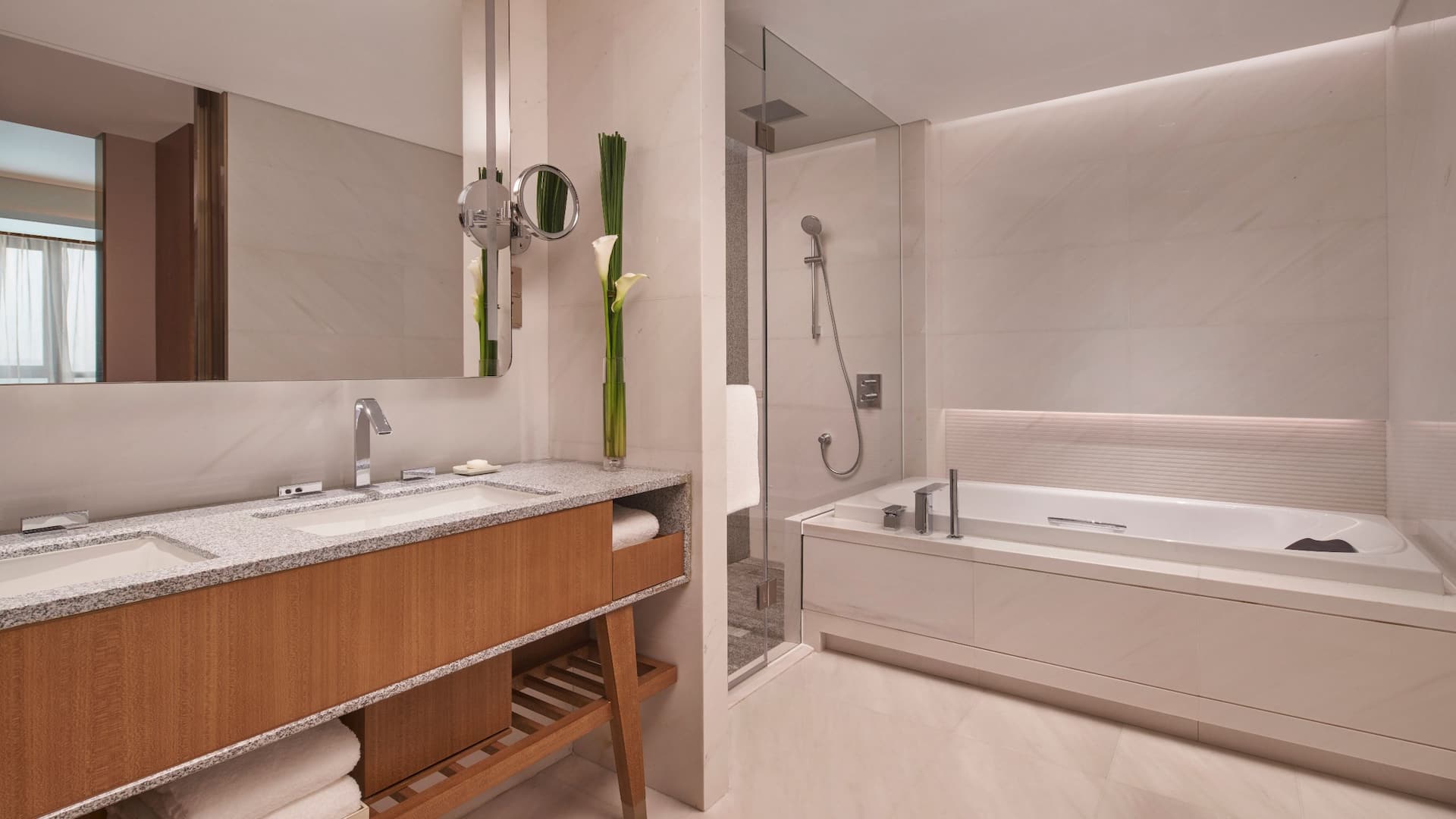 2 de 3 Hyatt Regency Guangzhou Zengcheng Deluxe Regency Suite Bathroom