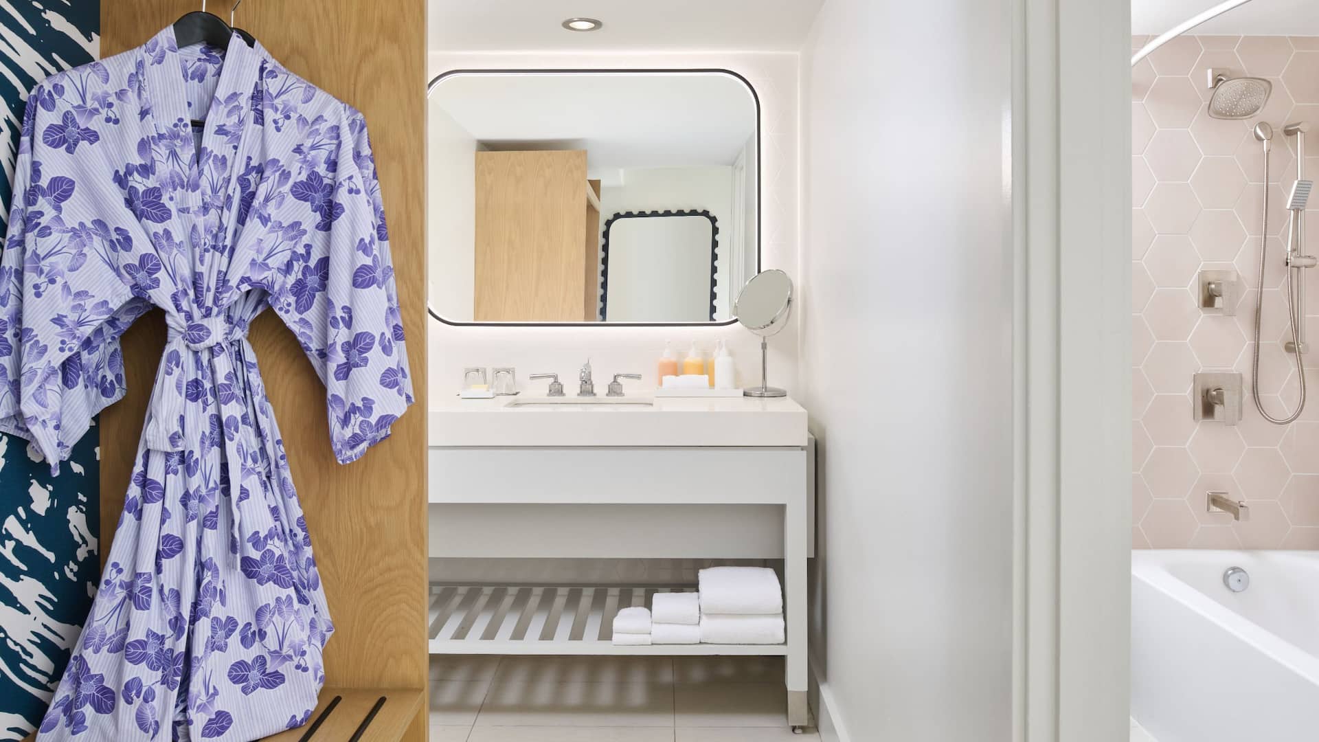 10/11 Hyatt Regency Waikiki Beach Resort and Spa One King Bed Jr Suite Bathroom
