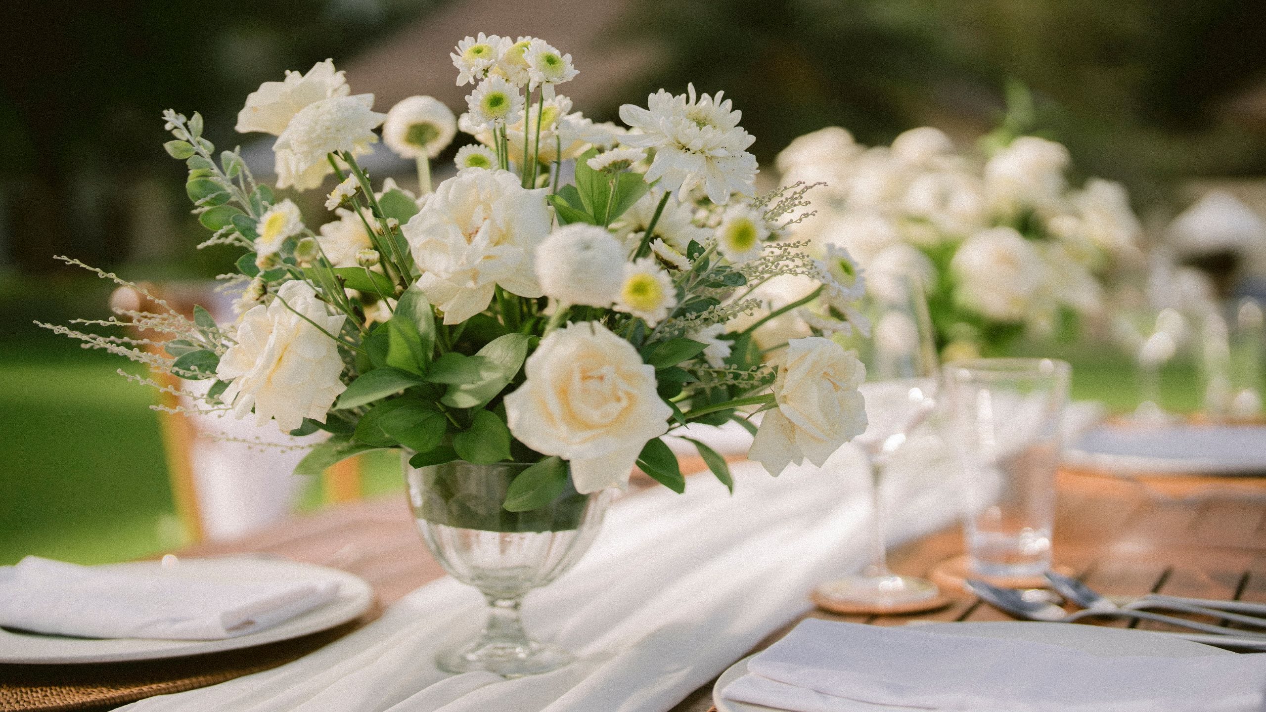 Alila Manggis Wedding Table White Blooms