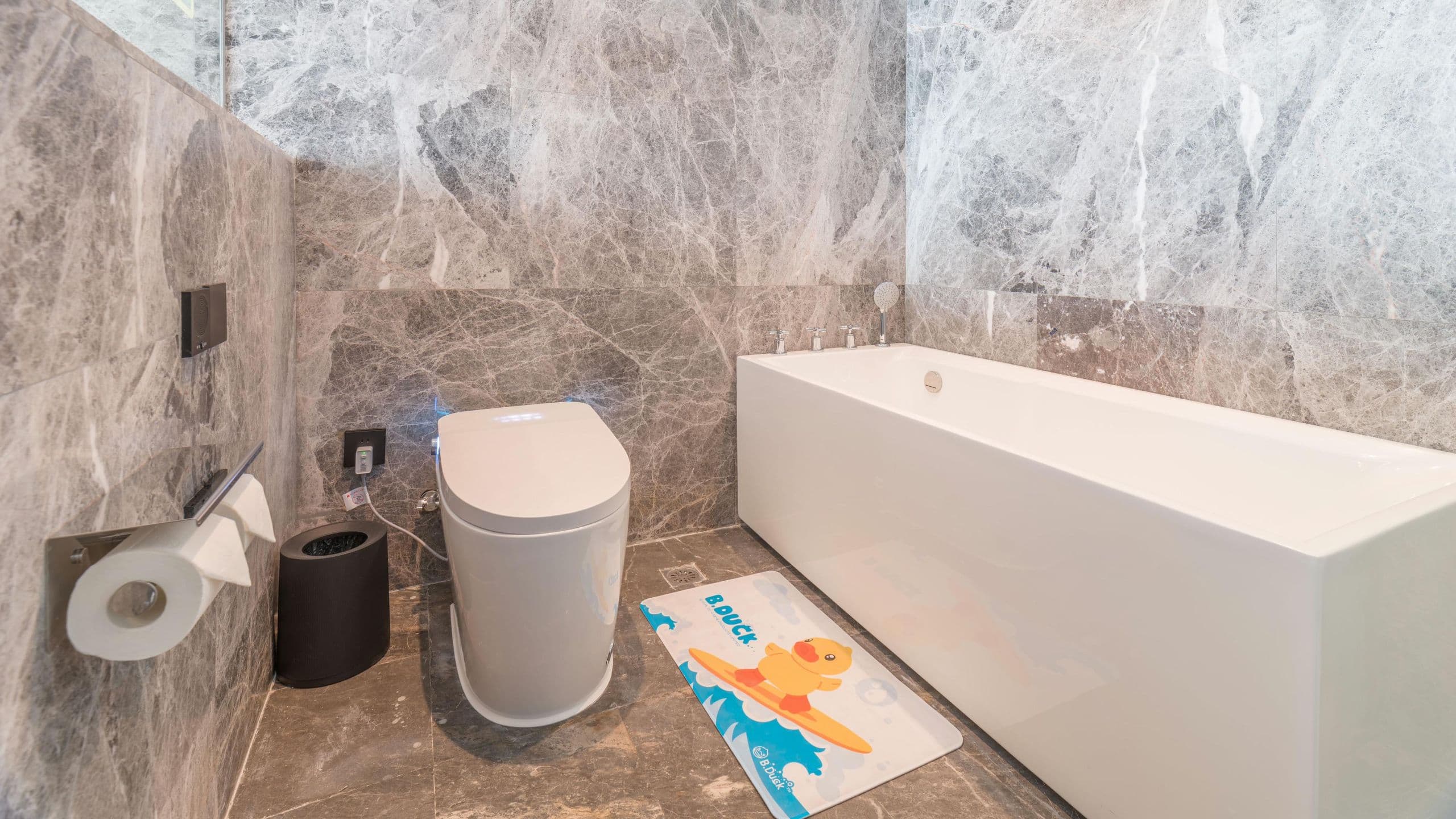 8 of 8 UrCove Chongqing Yubei Executive Family Suite Bathtub